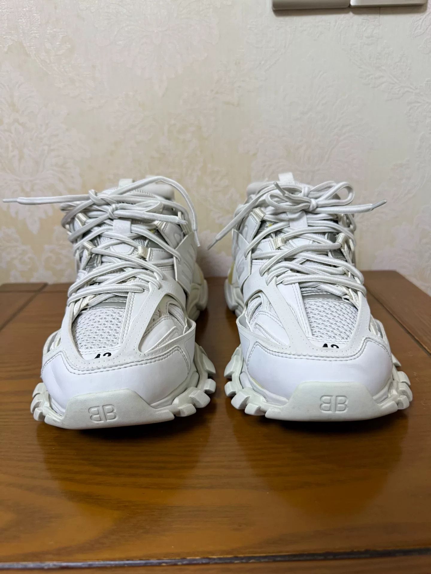 Balenciaga Balenciaga White Lowtop Sneakers 9 Men Size US 9 / EU 42 - 2 Thumbnail