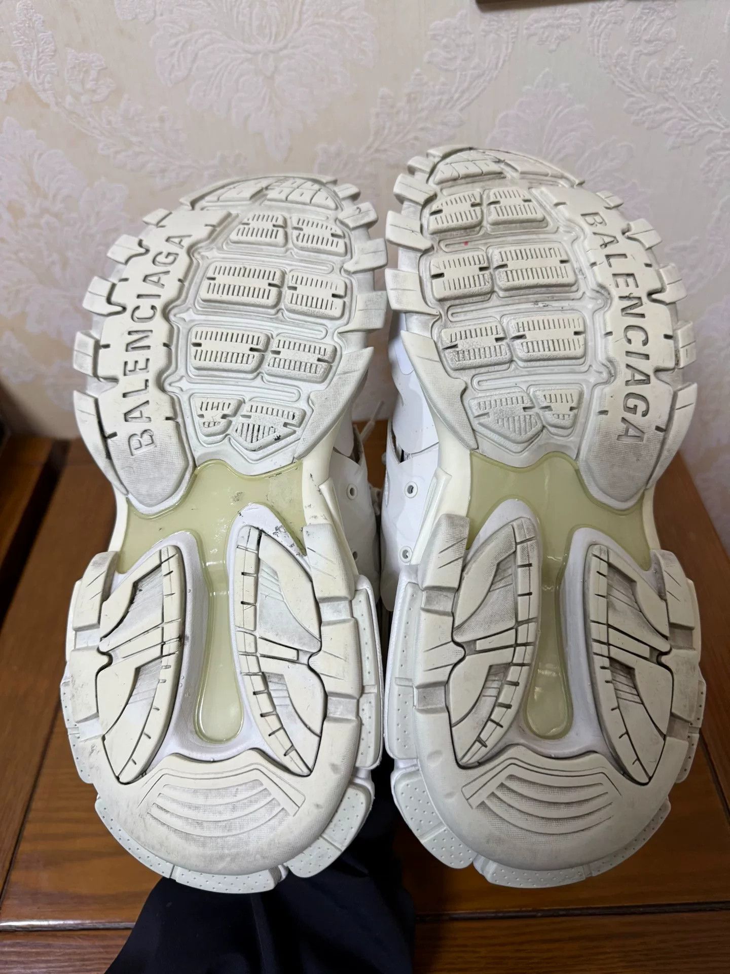 Balenciaga Balenciaga White Lowtop Sneakers 9 Men Size US 9 / EU 42 - 4 Thumbnail
