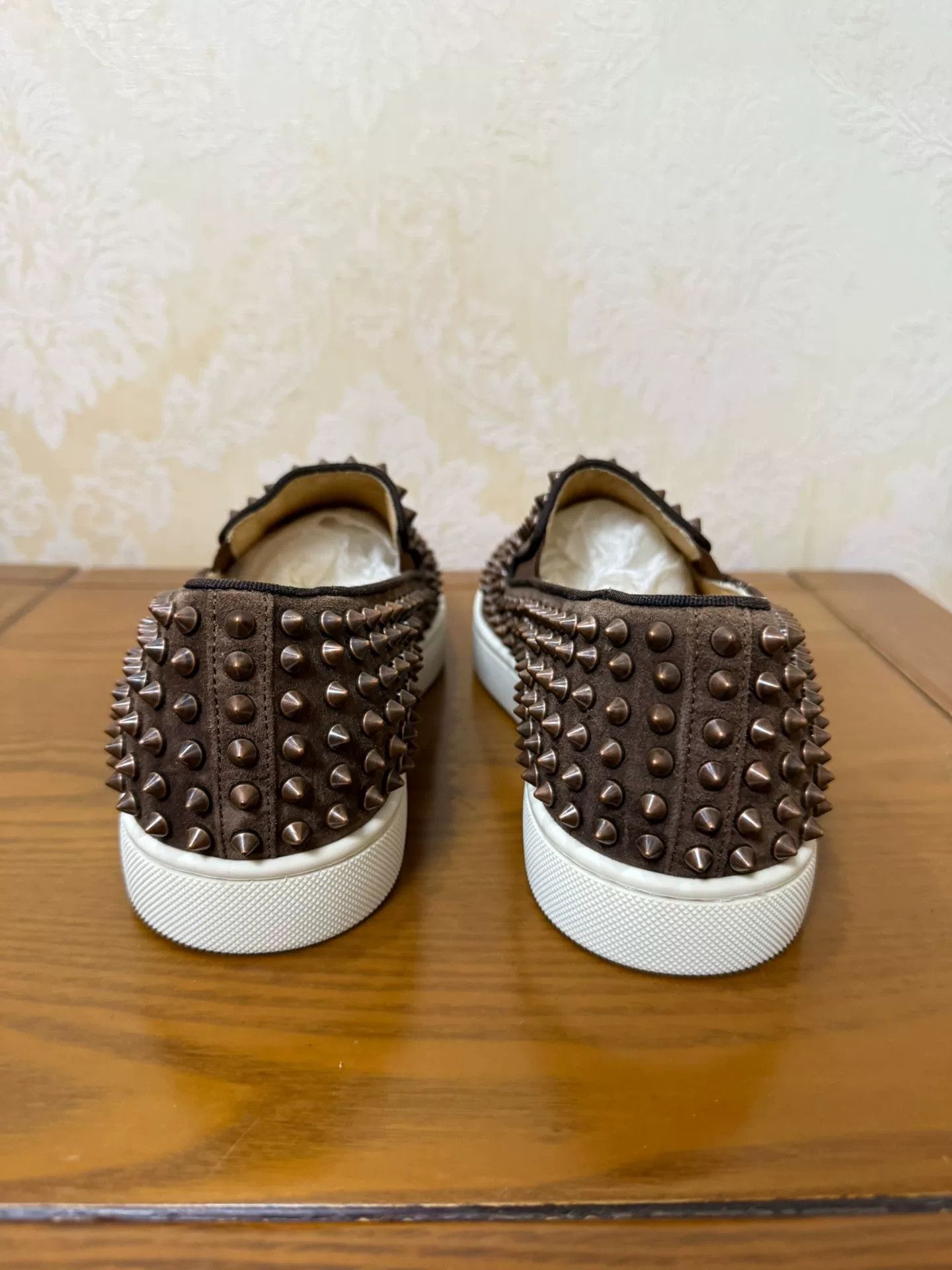 Christian Louboutin Christian Louboutin Suede Brown Lowtop Sneakers 8 Men Size US 8 / EU 41 - 3 Thumbnail