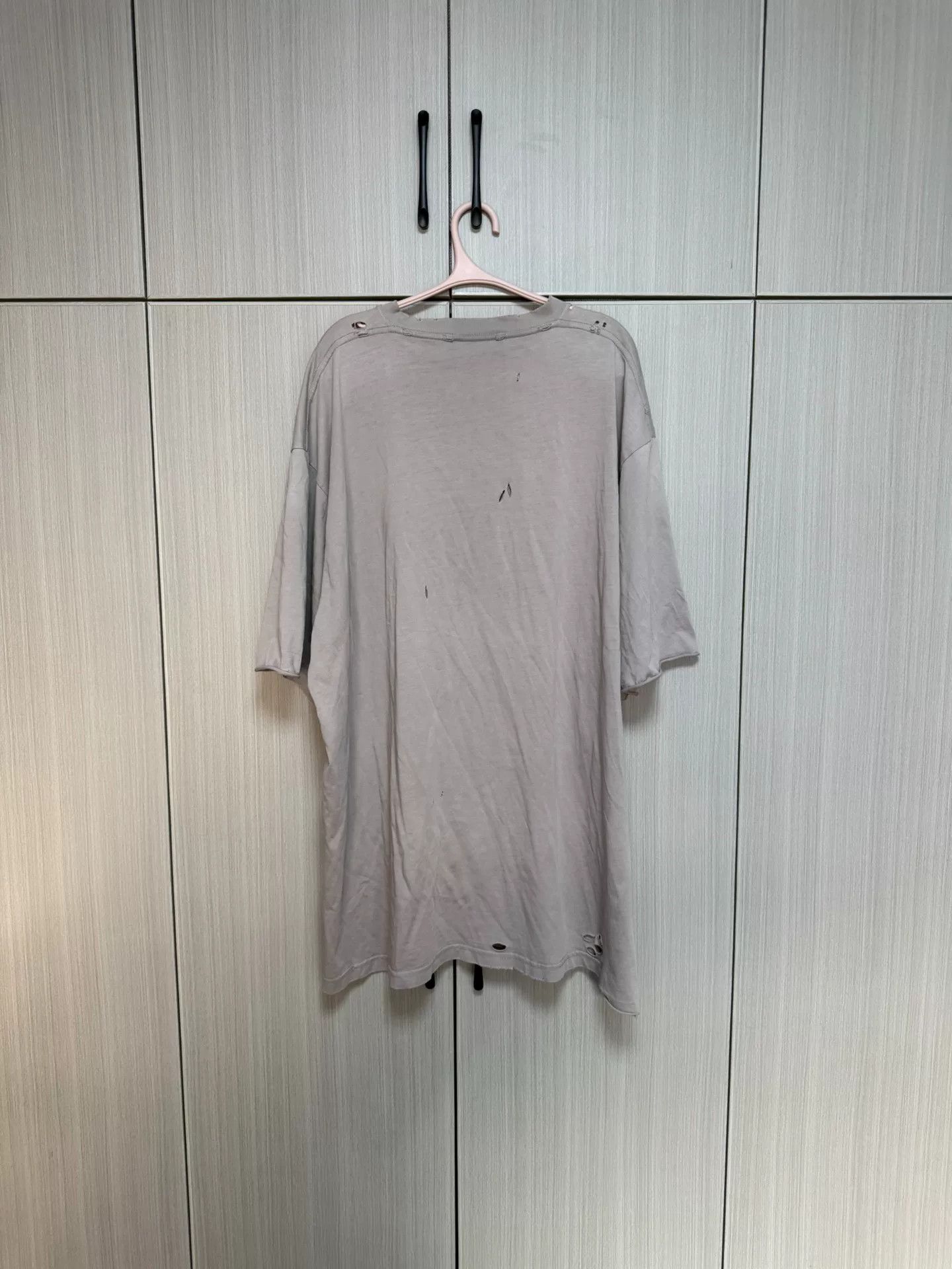 Balenciaga Balenciaga Distressed Gray T-Shirt M Men Size US M / EU 48-50 / 2 - 2 Thumbnail