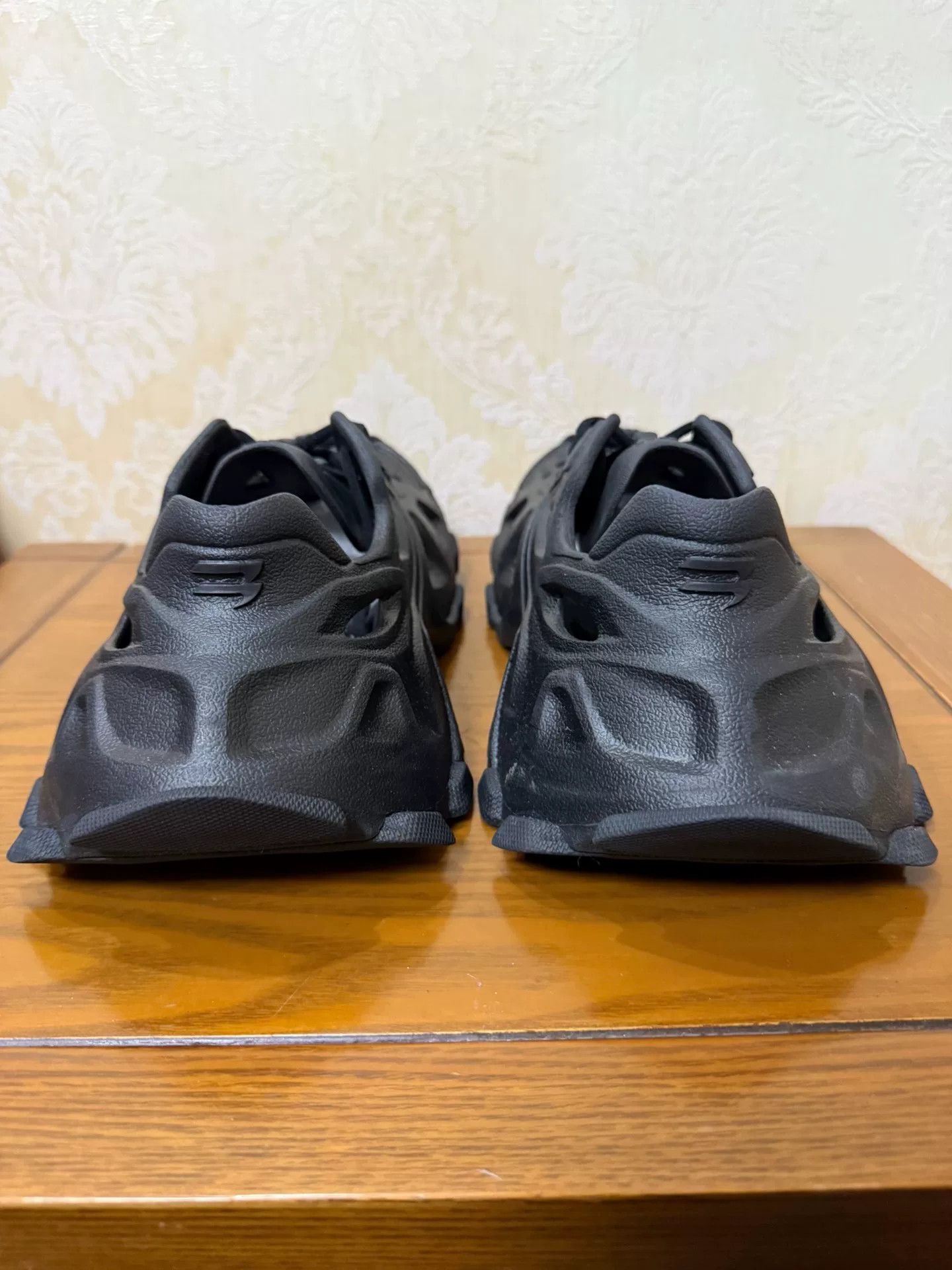 Balenciaga Balenciaga Orange Lowtop Sneakers 11 Men Size US 11 / EU 44 - 3 Thumbnail