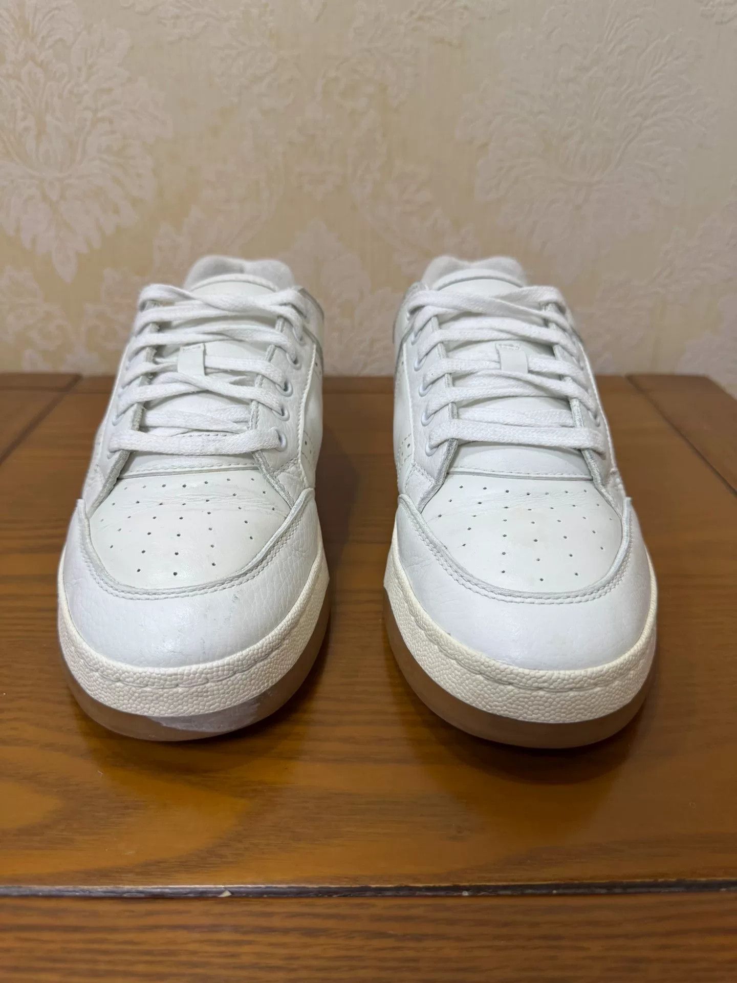 Saint Laurent Paris Saint Laurent Paris White Lowtop Sneakers 8.5 Men Size US 8.5 / EU 41-42 - 2 Thumbnail