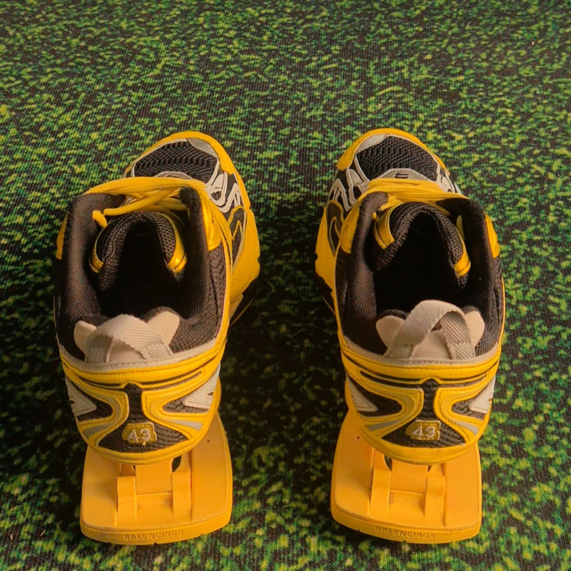 Balenciaga Balenciaga Yellow Lowtop Sneakers 10 Men Size US 10 / EU 43 - 3 Thumbnail