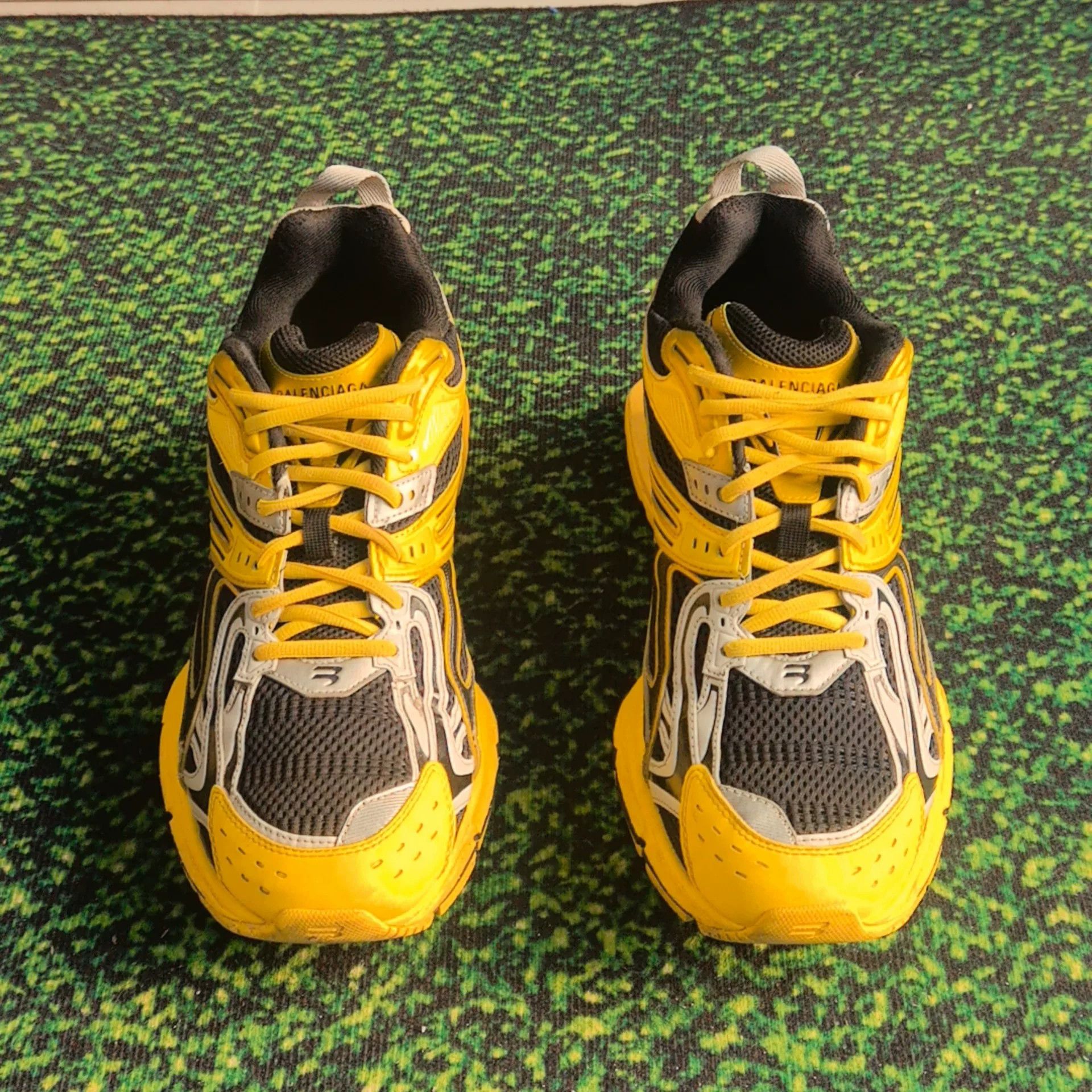 Balenciaga Balenciaga Yellow Lowtop Sneakers 10 Men Size US 10 / EU 43 - 2 Thumbnail
