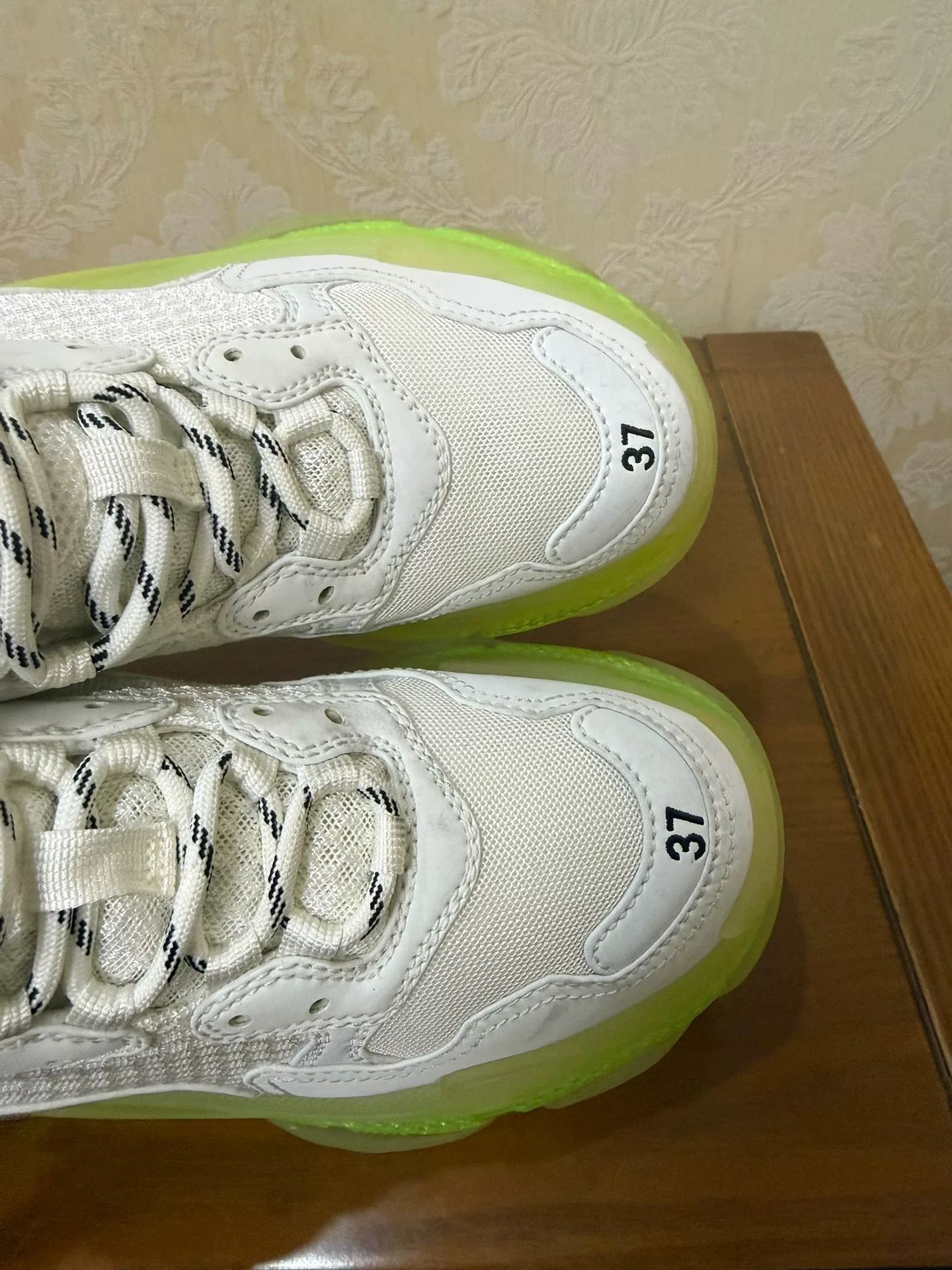 Balenciaga Balenciaga Glow Green Lowtop Sneakers us_7 Women Size US 7 / IT 37 - 7 Thumbnail