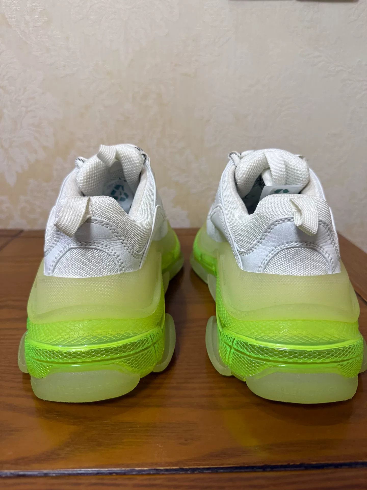 Balenciaga Balenciaga Glow Green Lowtop Sneakers us_7 Women Size US 7 / IT 37 - 3 Thumbnail
