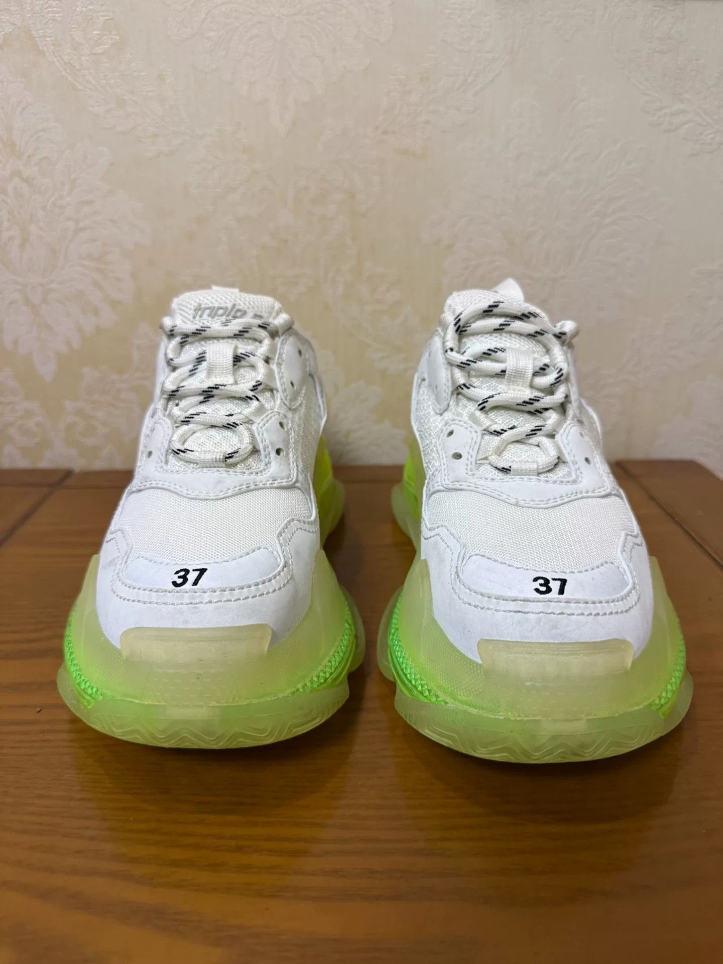 Balenciaga Balenciaga Glow Green Lowtop Sneakers us_7 Women Size US 7 / IT 37 - 2 Thumbnail