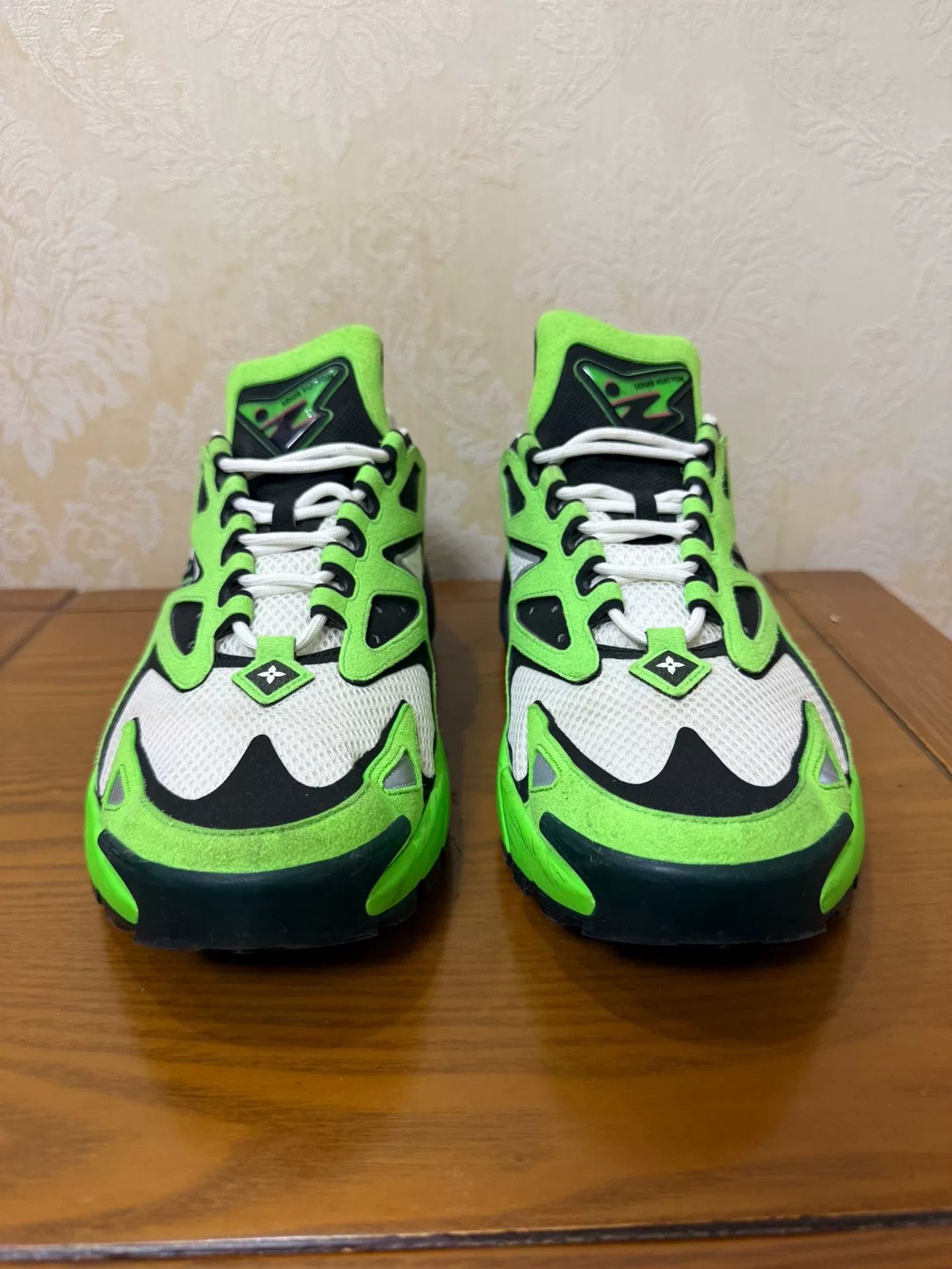 Louis Vuitton Louis Vuitton Running Green Lowtop Sneakers 9 Men Size US 9 / EU 42 - 2 Thumbnail