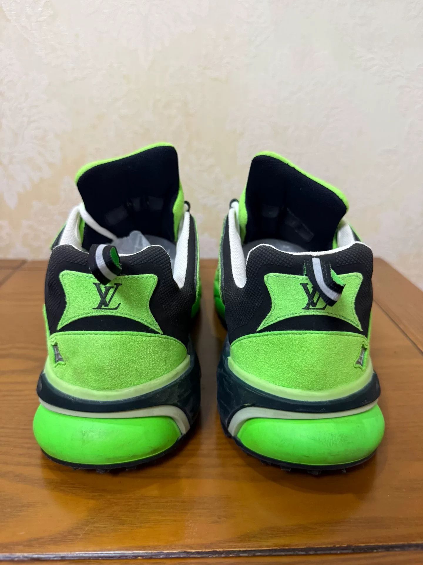 Louis Vuitton Louis Vuitton Running Green Lowtop Sneakers 9 Men Size US 9 / EU 42 - 3 Thumbnail