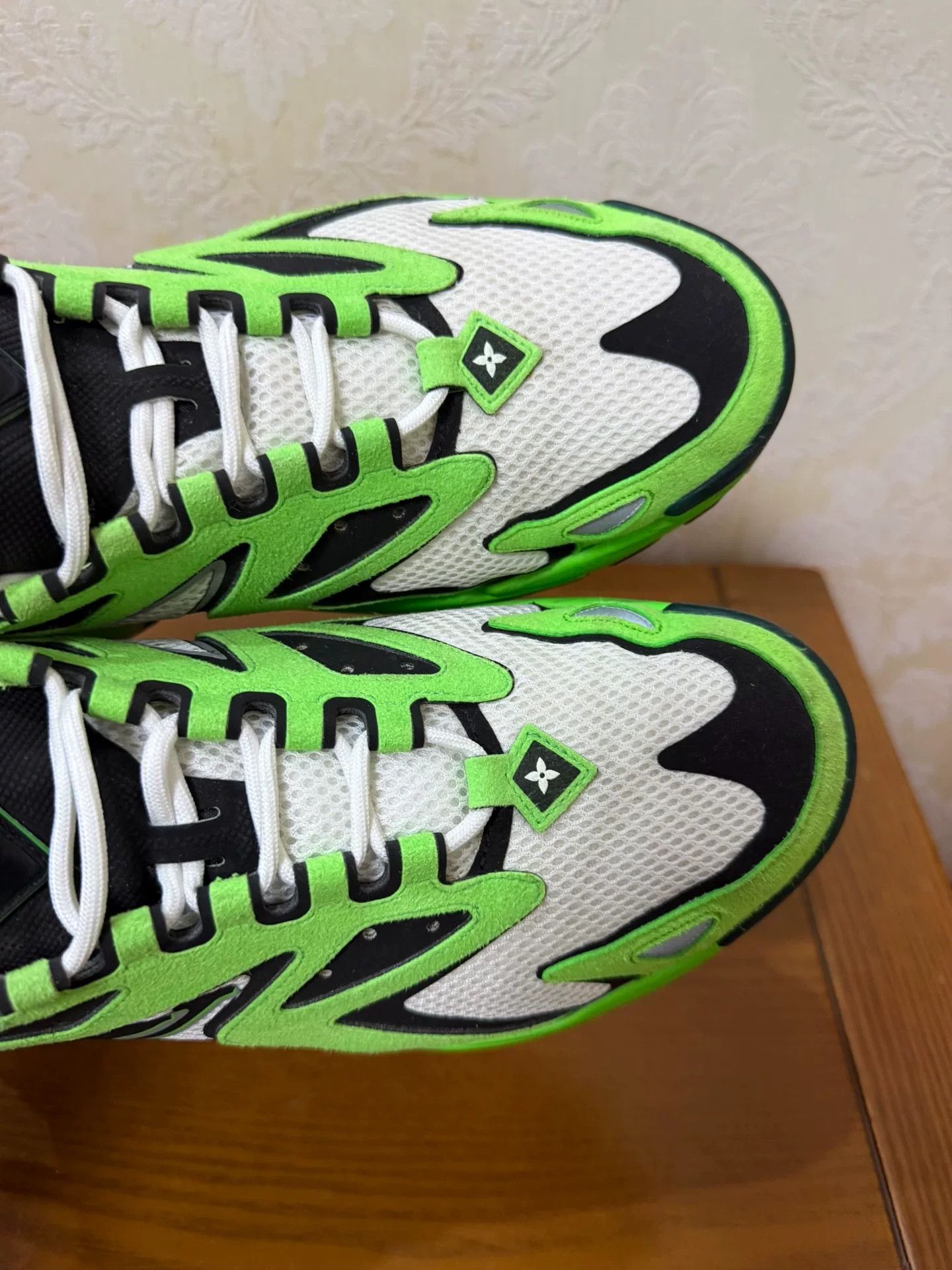 Louis Vuitton Louis Vuitton Running Green Lowtop Sneakers 9 Men Size US 9 / EU 42 - 7 Thumbnail
