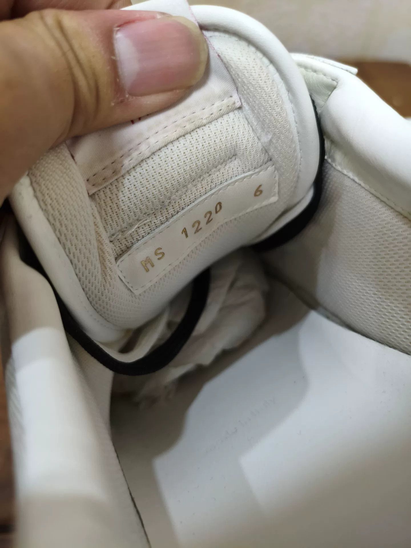 Louis Vuitton Louis Vuitton White Lowtop Sneakers 40 Men Size US 7.5 / EU 40-41 - 7 Thumbnail