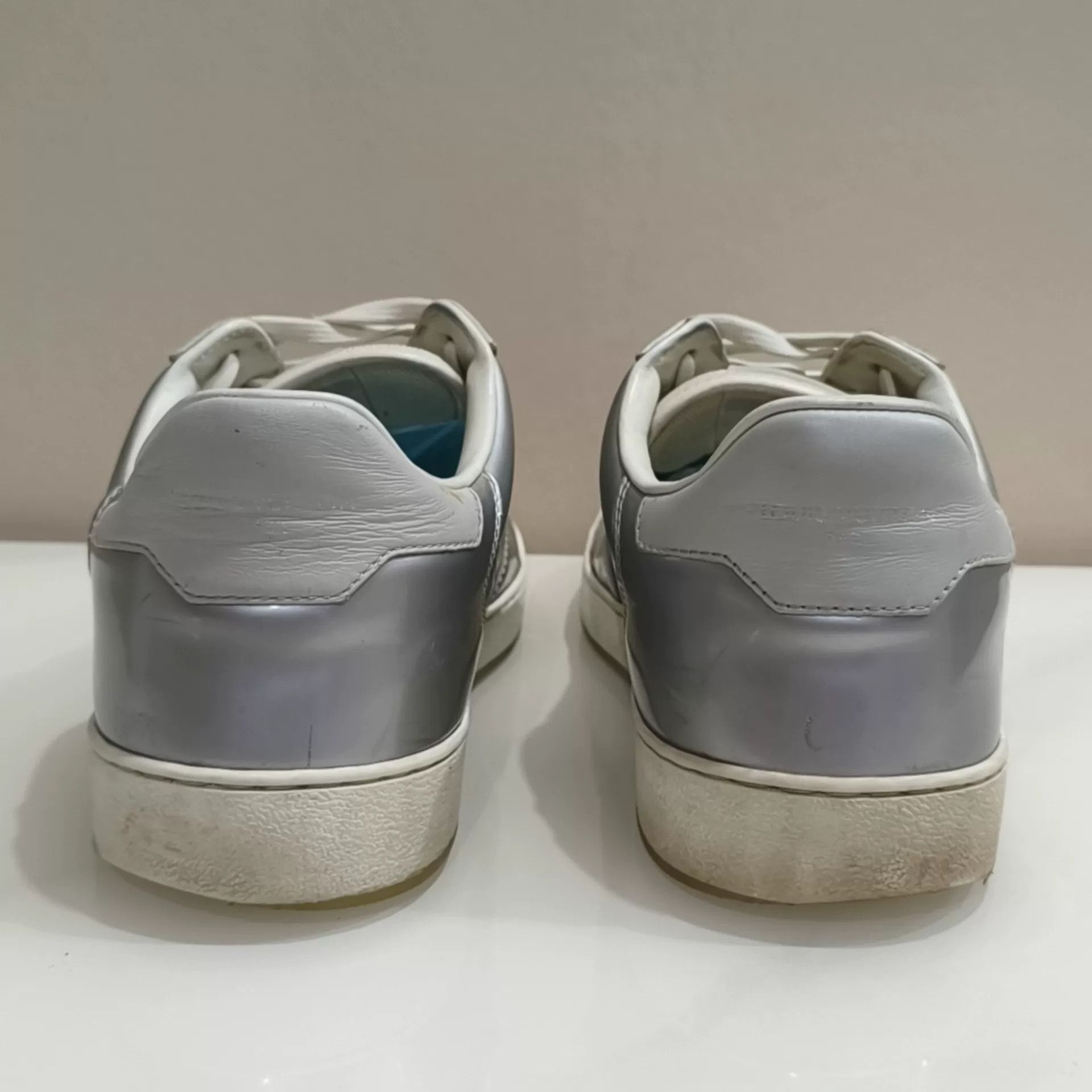 Louis Vuitton Louis Vuitton Silver Lowtop Sneakers 42 Men Size US 9 / EU 42 - 3 Thumbnail