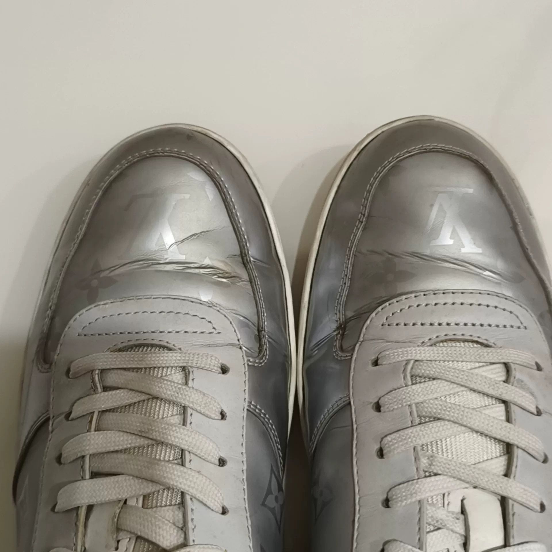 Louis Vuitton Louis Vuitton Silver Lowtop Sneakers 42 Men Size US 9 / EU 42 - 6 Thumbnail