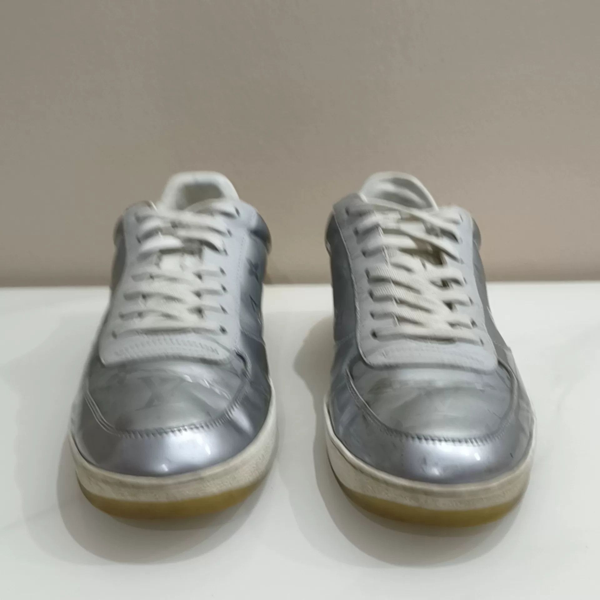 Louis Vuitton Louis Vuitton Silver Lowtop Sneakers 42 Men Size US 9 / EU 42 - 2 Thumbnail