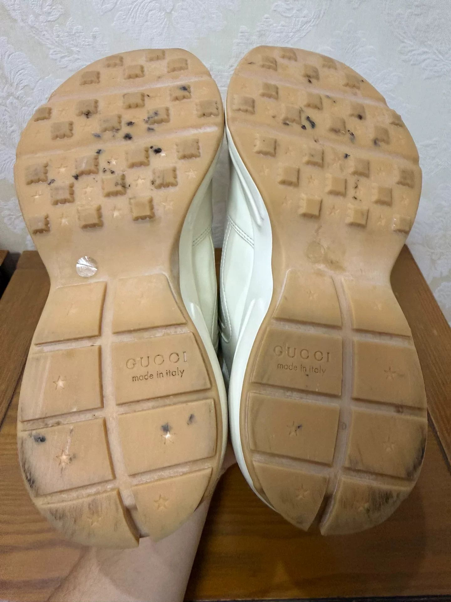 Gucci Gucci Printed White Lowtop Sneakers 10.5 Men Size US 10.5 / EU 43-44 - 4 Thumbnail