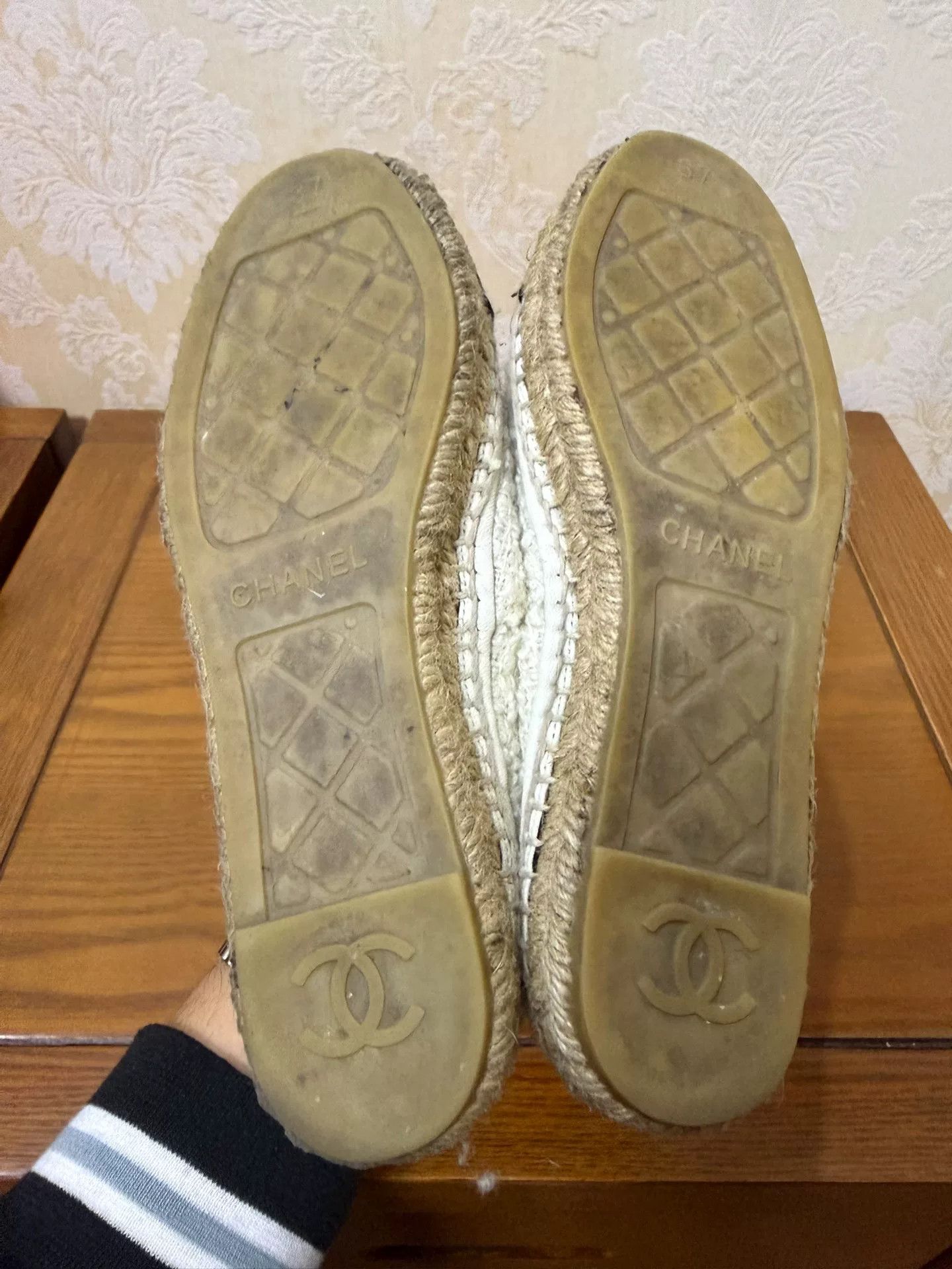 Chanel Chanel White Lowtop Sneakers us_7 Women Size US 7 / IT 37 - 4 Thumbnail