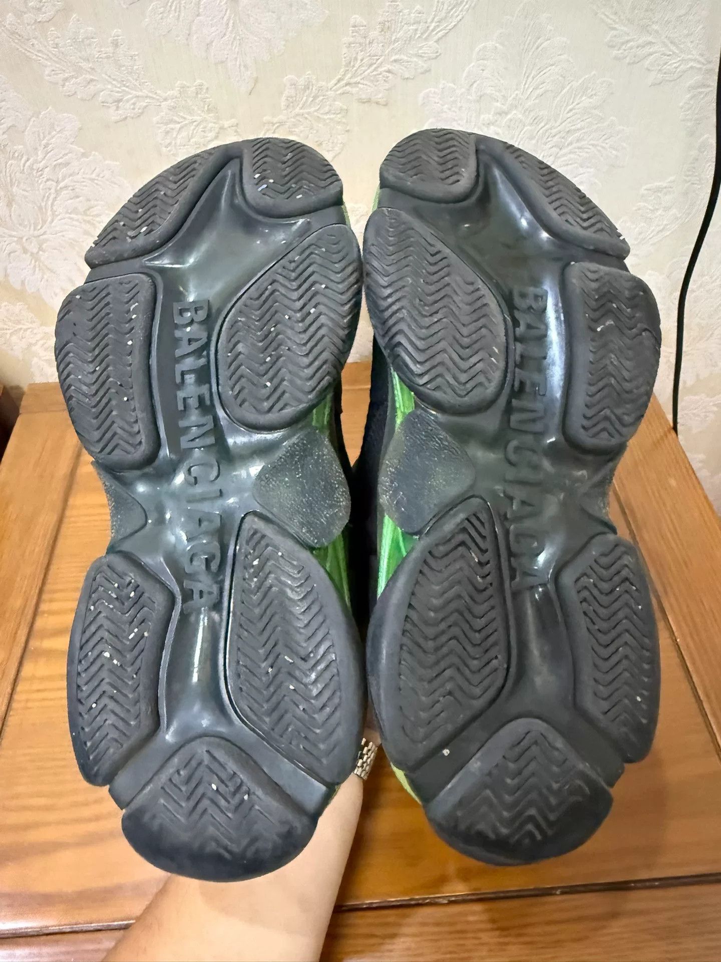 Balenciaga Balenciaga Green Lowtop Sneakers us_7 Women Size US 7 / IT 37 - 4 Thumbnail