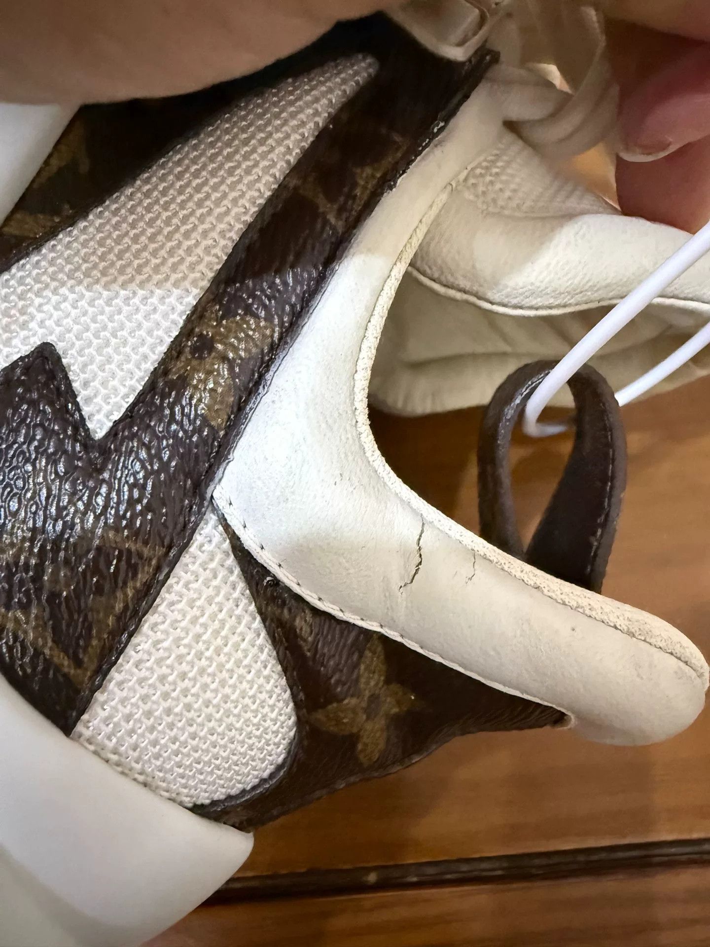 Louis Vuitton Louis Vuitton Leather White Lowtop Sneakers us_7 Women Size US 7 / IT 37 - 8 Thumbnail