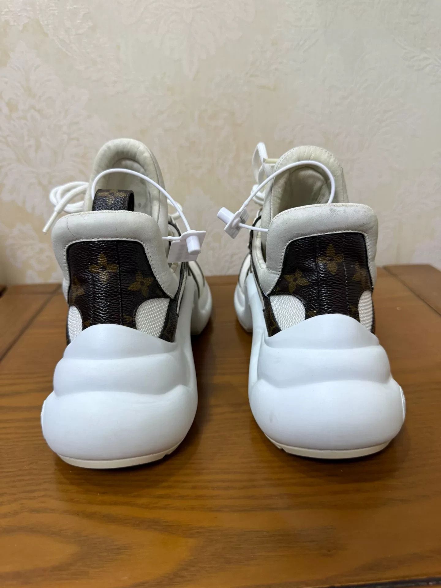 Louis Vuitton Louis Vuitton Leather White Lowtop Sneakers us_7 Women Size US 7 / IT 37 - 3 Thumbnail