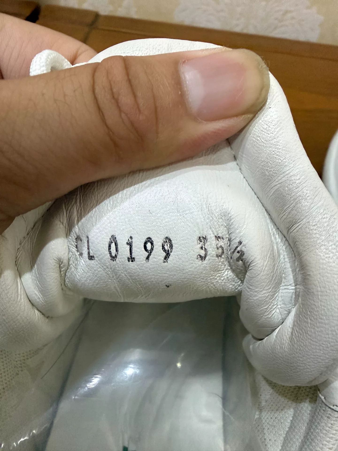 Louis Vuitton Louis Vuitton Leather White Lowtop Sneakers us_5-5 Women Size US 5.5 / IT 35.5 - 5 Thumbnail