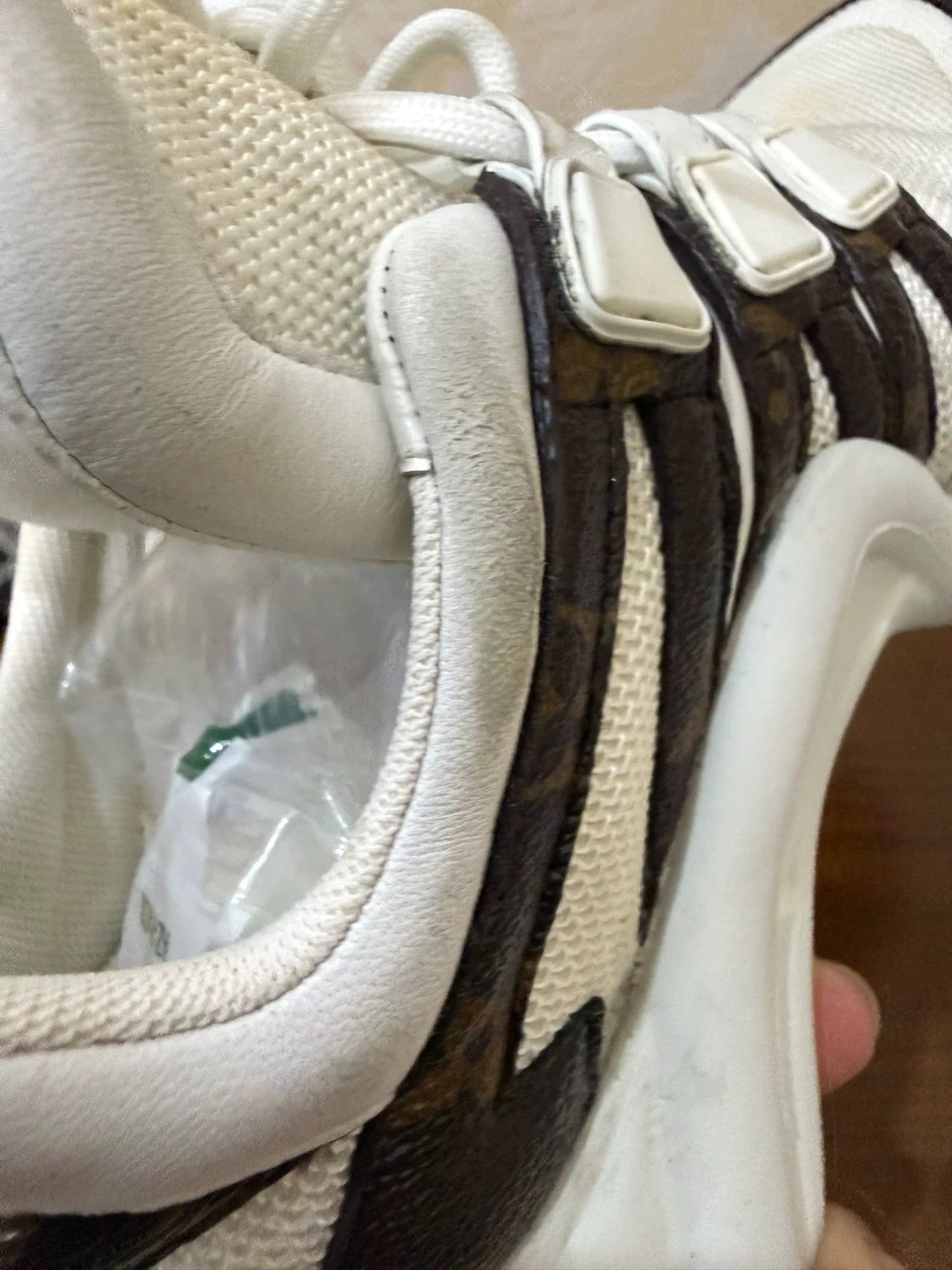Louis Vuitton Louis Vuitton Leather White Lowtop Sneakers us_5-5 Women Size US 5.5 / IT 35.5 - 8 Thumbnail