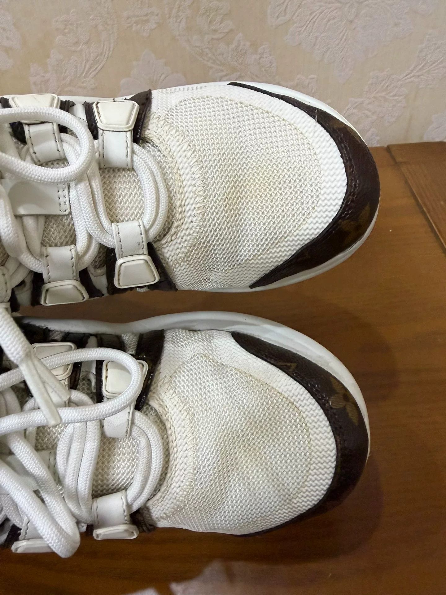 Louis Vuitton Louis Vuitton Leather White Lowtop Sneakers us_5-5 Women Size US 5.5 / IT 35.5 - 6 Thumbnail