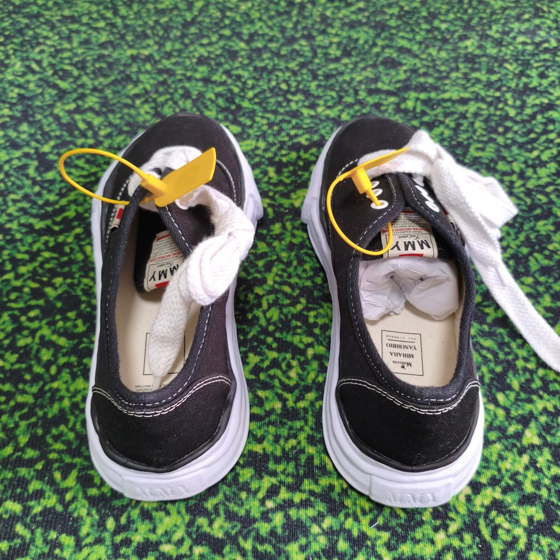 Maison MIHARA YASUHIRO Black Lowtop Sneakers 42 Men