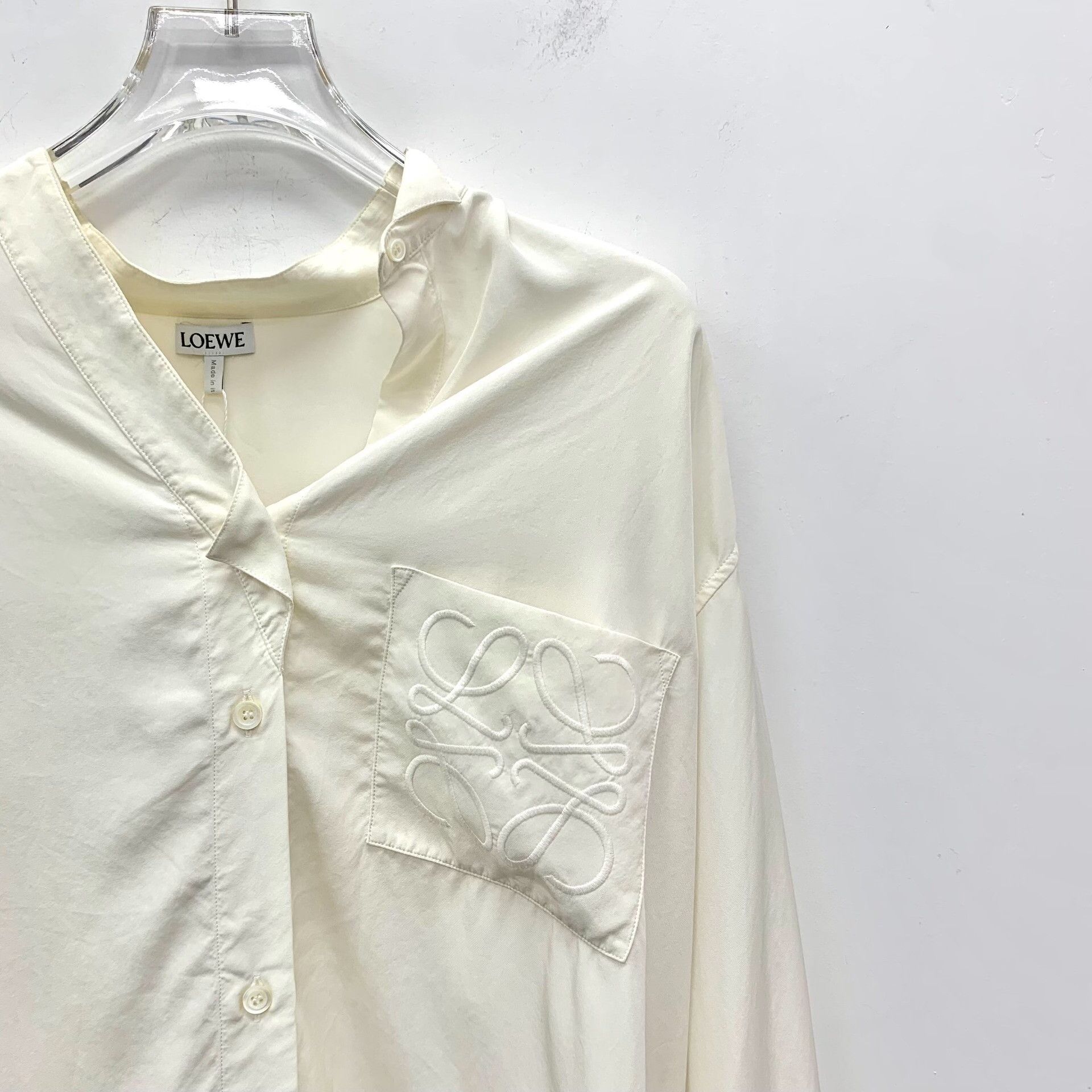 Loewe Loewe White Logo Silk V-Neck Shirt Size S / US 4 / IT 40 - 3 Thumbnail