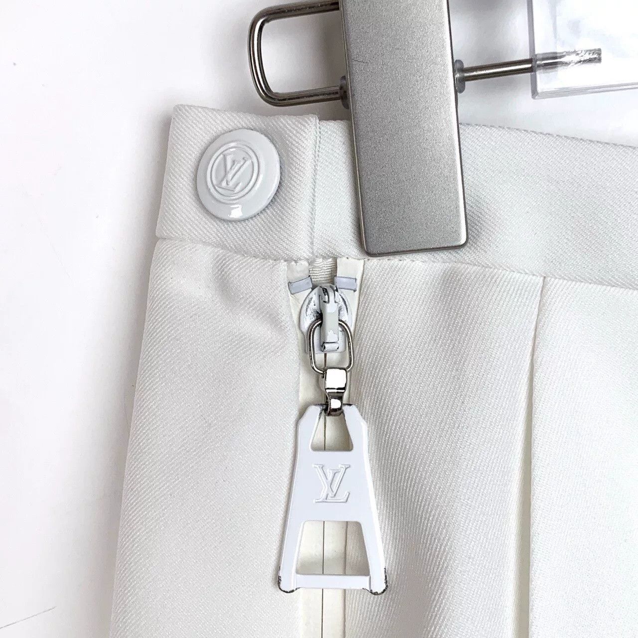 Louis Vuitton Louis Vuitton Logo Silk Blend White Pleated Skirt Size 38" / US 16 / IT 52 - 5 Thumbnail