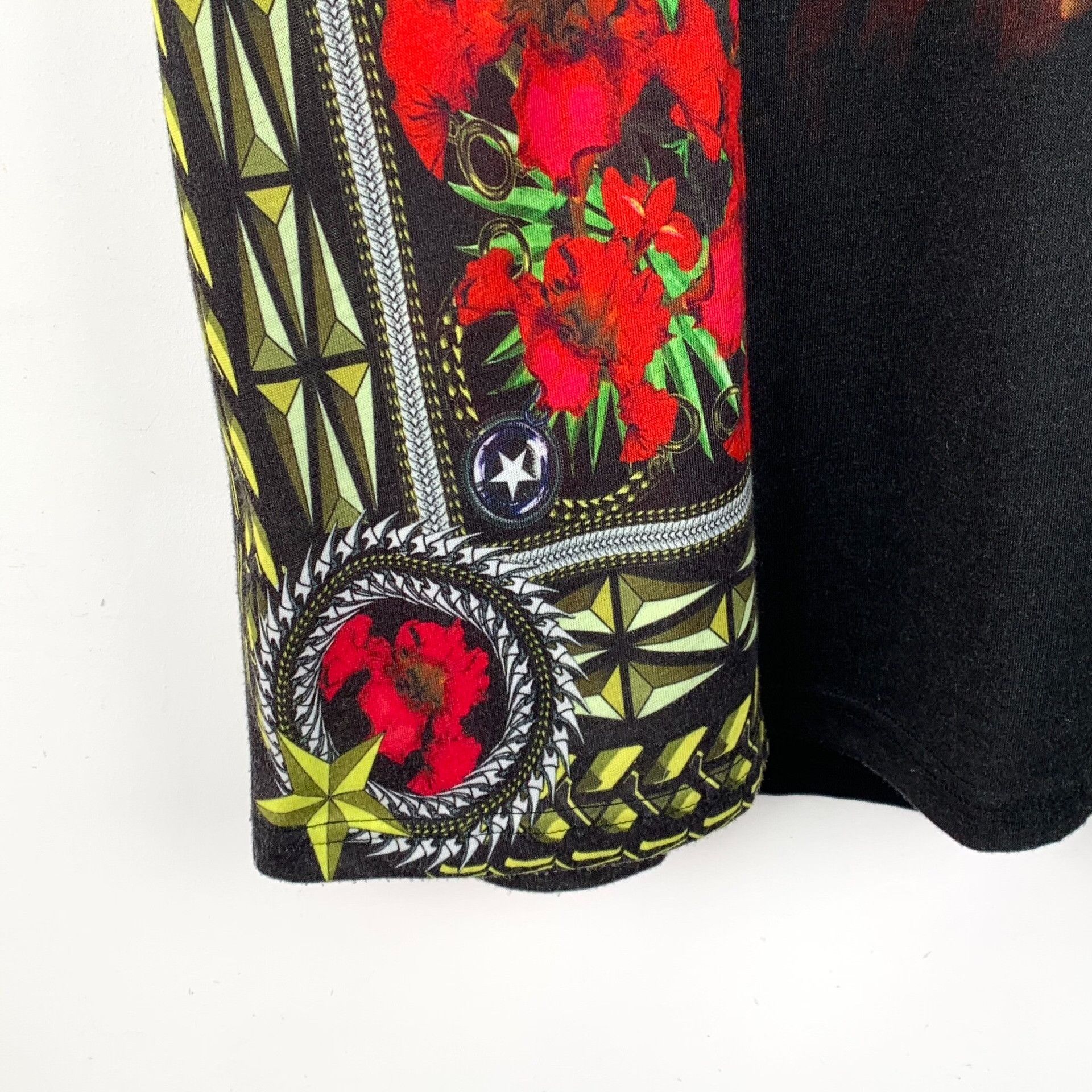 Givenchy Givenchy Floral Madonna Print Cotton T-shirt Size XS / US 0-2 / IT 36-38 - 5 Thumbnail