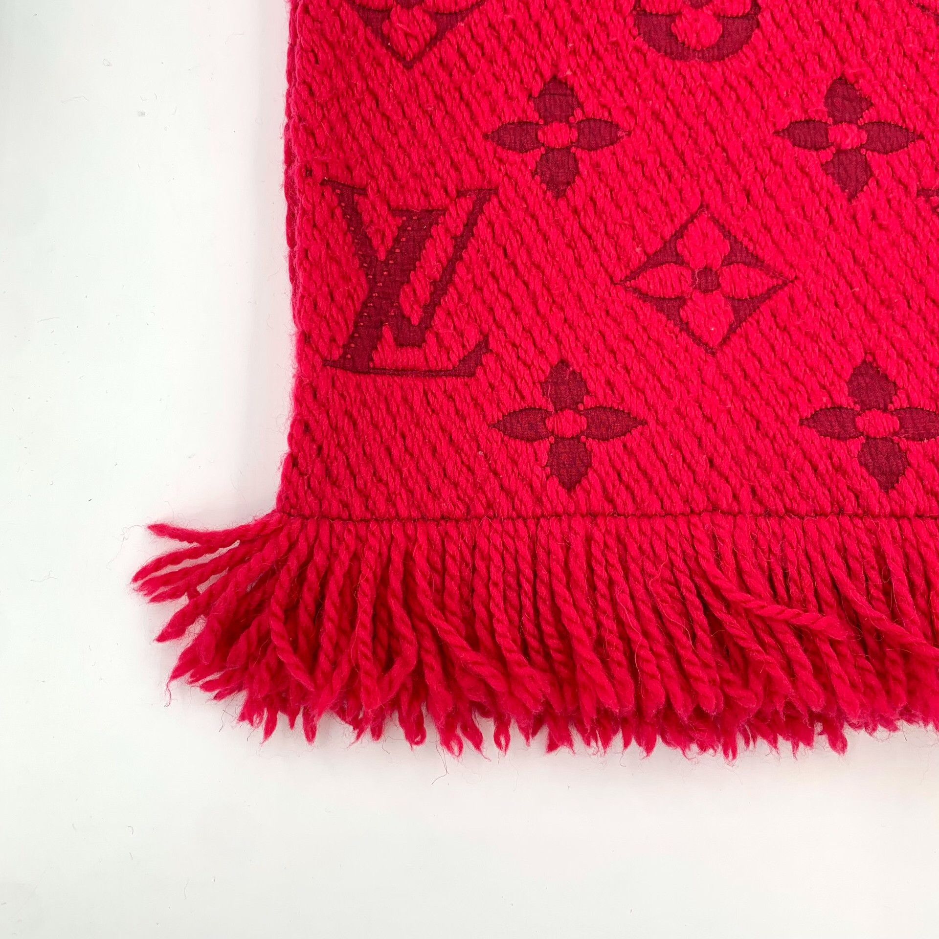 Louis Vuitton Louis Vuitton Red Logo Wool Fringed Scarf Size ONE SIZE - 4 Thumbnail