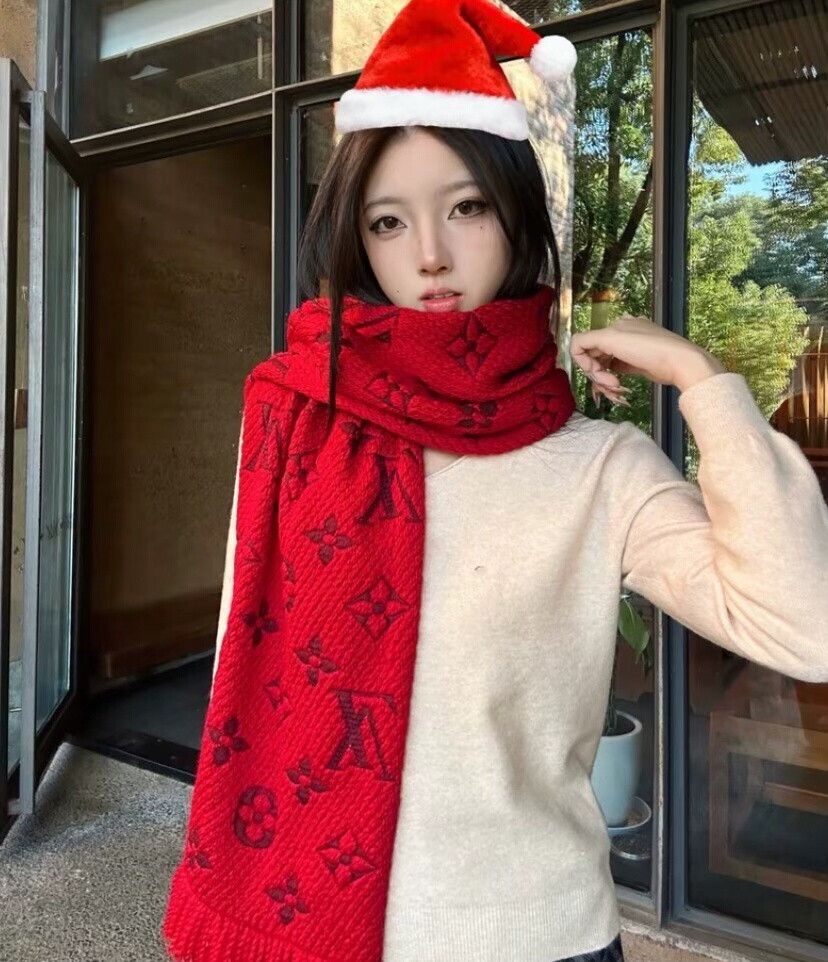 Louis Vuitton Louis Vuitton Red Logo Wool Fringed Scarf Size ONE SIZE - 9 Thumbnail