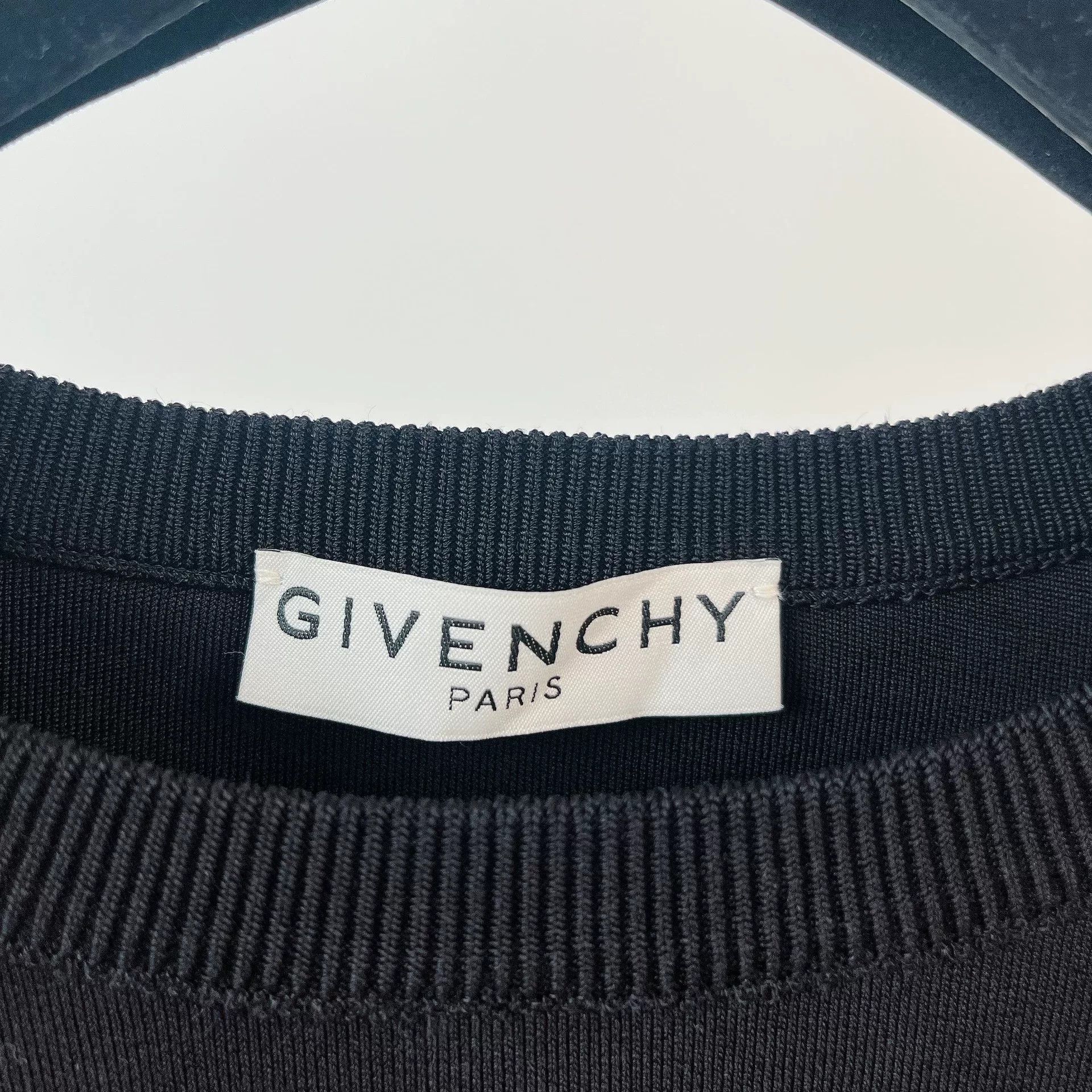 Givenchy Givenchy Black Letter Short Top Size M / US 6-8 / IT 42-44 - 6 Thumbnail