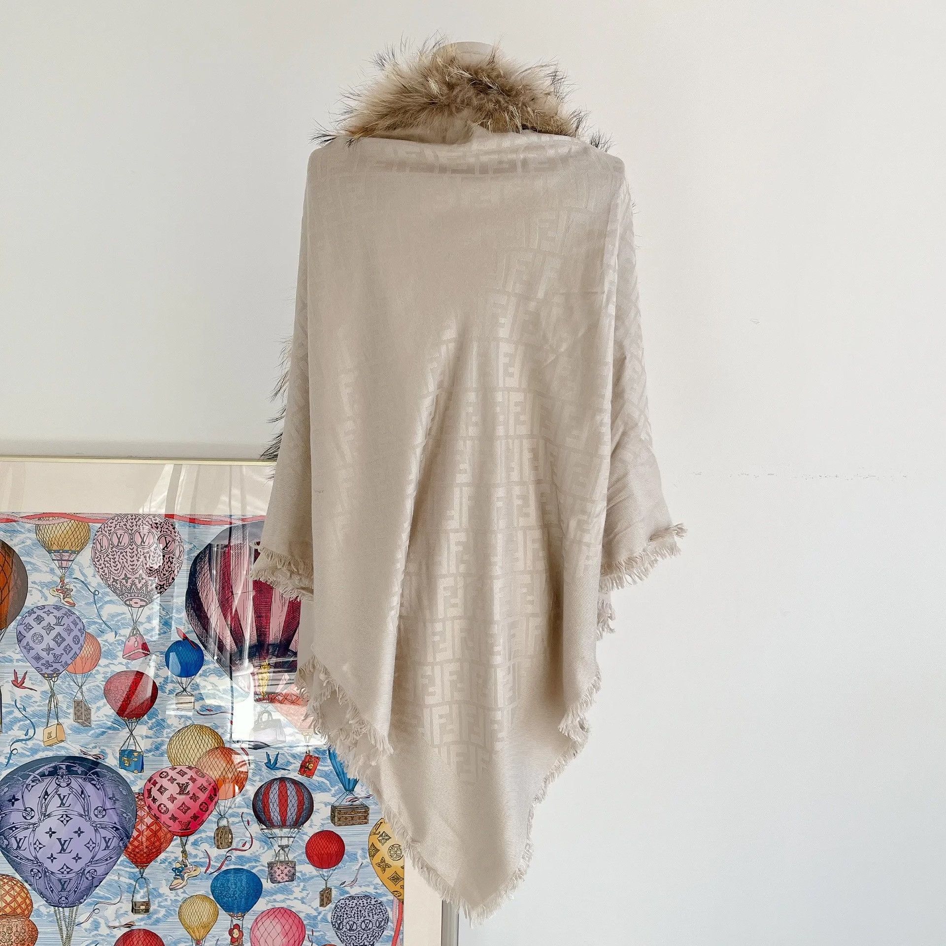 Fendi Fendi Fur Shawl Size ONE SIZE - 2 Thumbnail