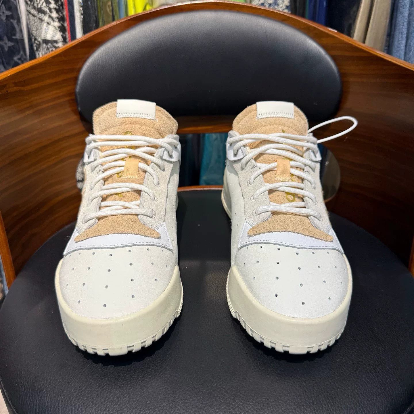 Adidas Adidas White Lowtop Sneakers 44.5 Men Size US 11 / EU 44 - 2 Thumbnail
