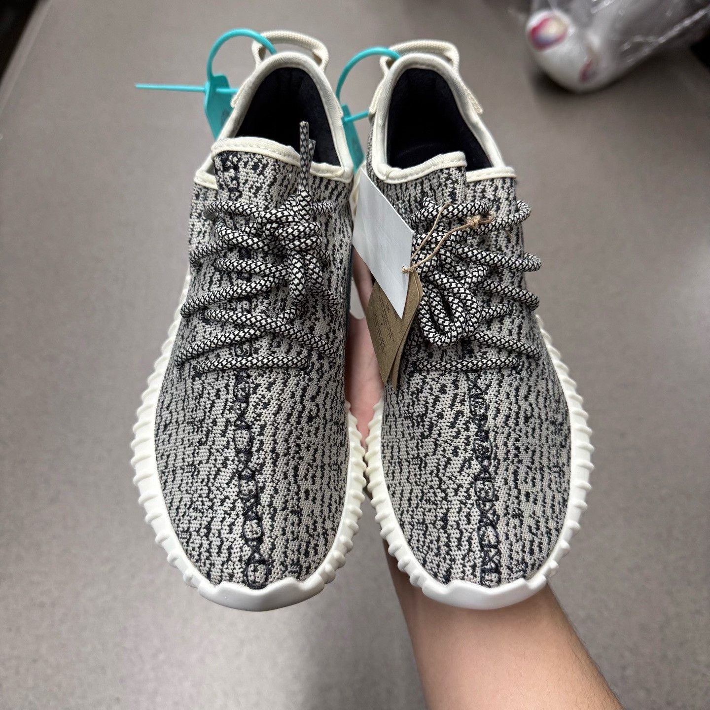 Adidas Adidas YEEZY350 White Lowtop Sneakers 41 Men Size US 8.5 / EU 41-42 - 5 Thumbnail