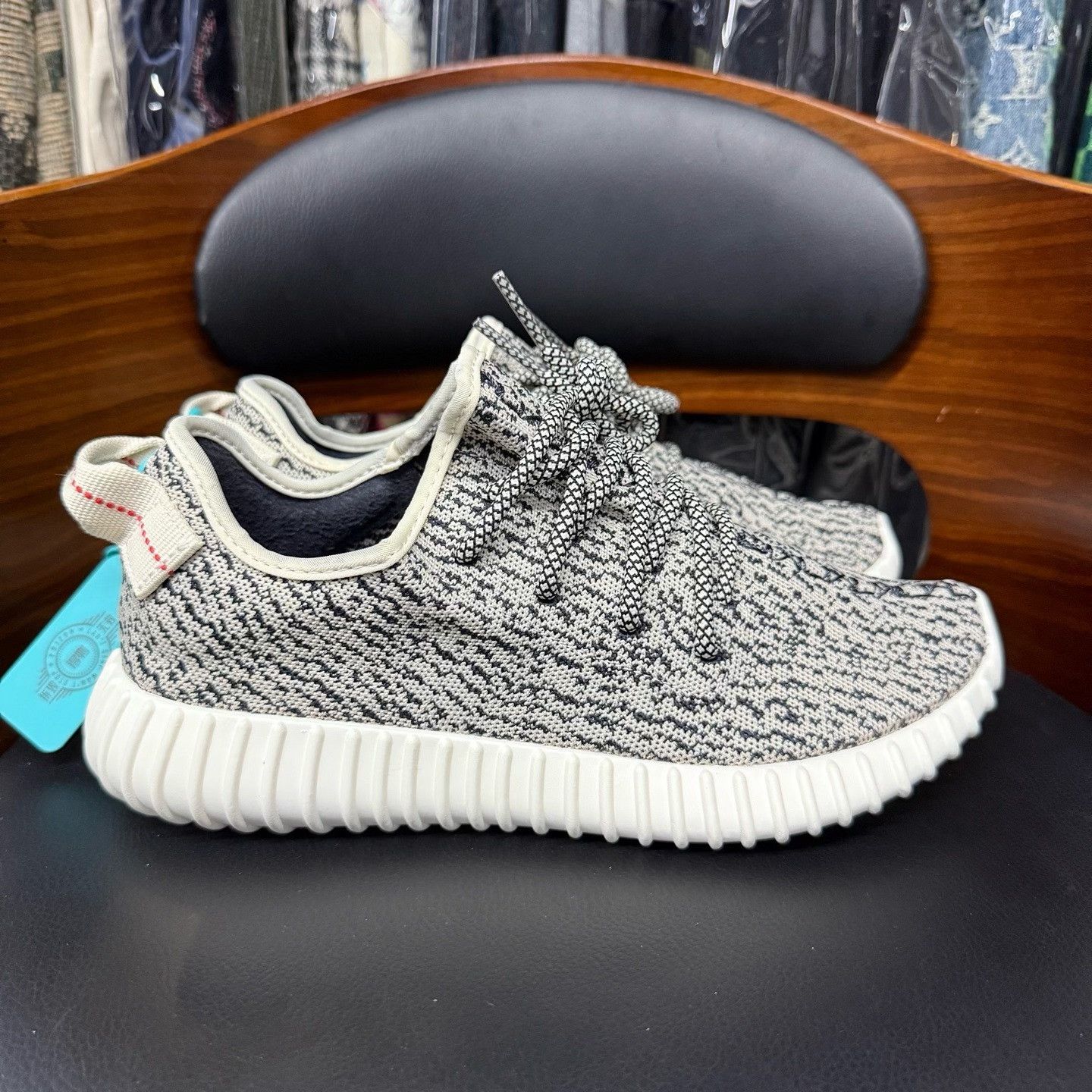 Adidas Adidas YEEZY350 White Lowtop Sneakers 41 Men Size US 8.5 / EU 41-42 - 4 Thumbnail