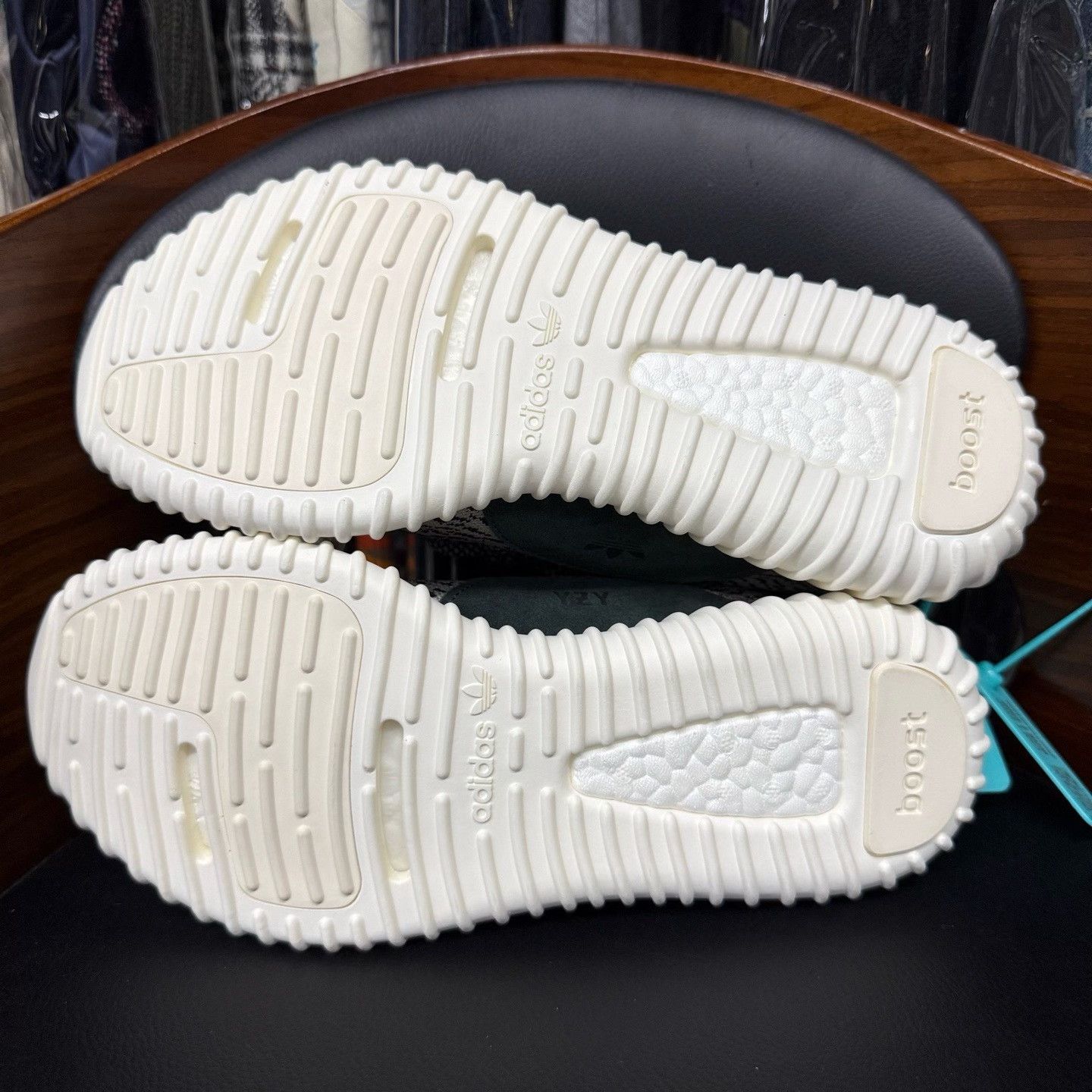 Adidas Adidas YEEZY350 White Lowtop Sneakers 41 Men Size US 8.5 / EU 41-42 - 8 Thumbnail