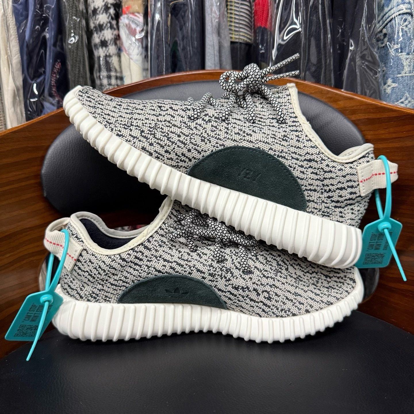 Adidas Adidas YEEZY350 White Lowtop Sneakers 41 Men Size US 8.5 / EU 41-42 - 7 Thumbnail