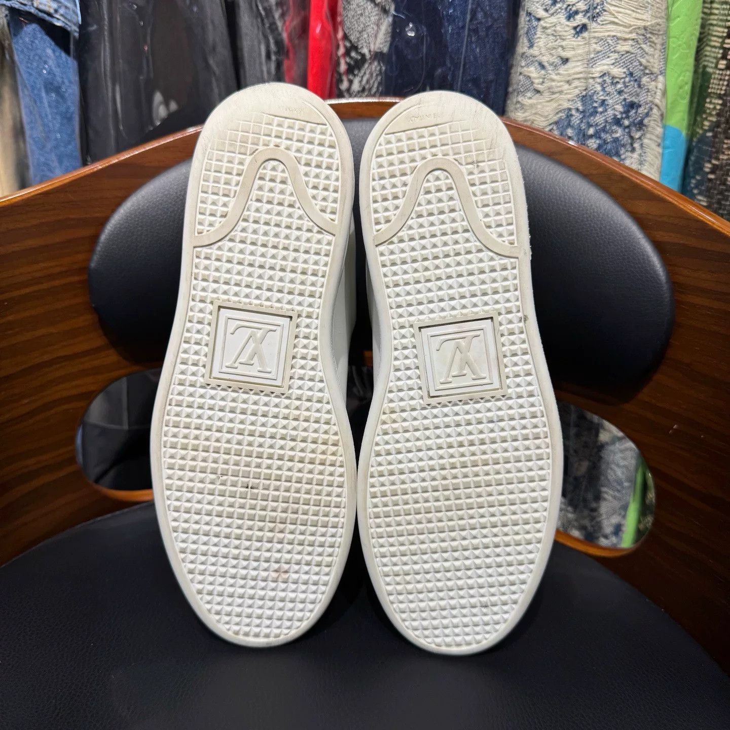 Louis Vuitton Louis Vuitton White Lowtop Sneakers 35 Women Size US 5 / IT 35 - 9 Thumbnail