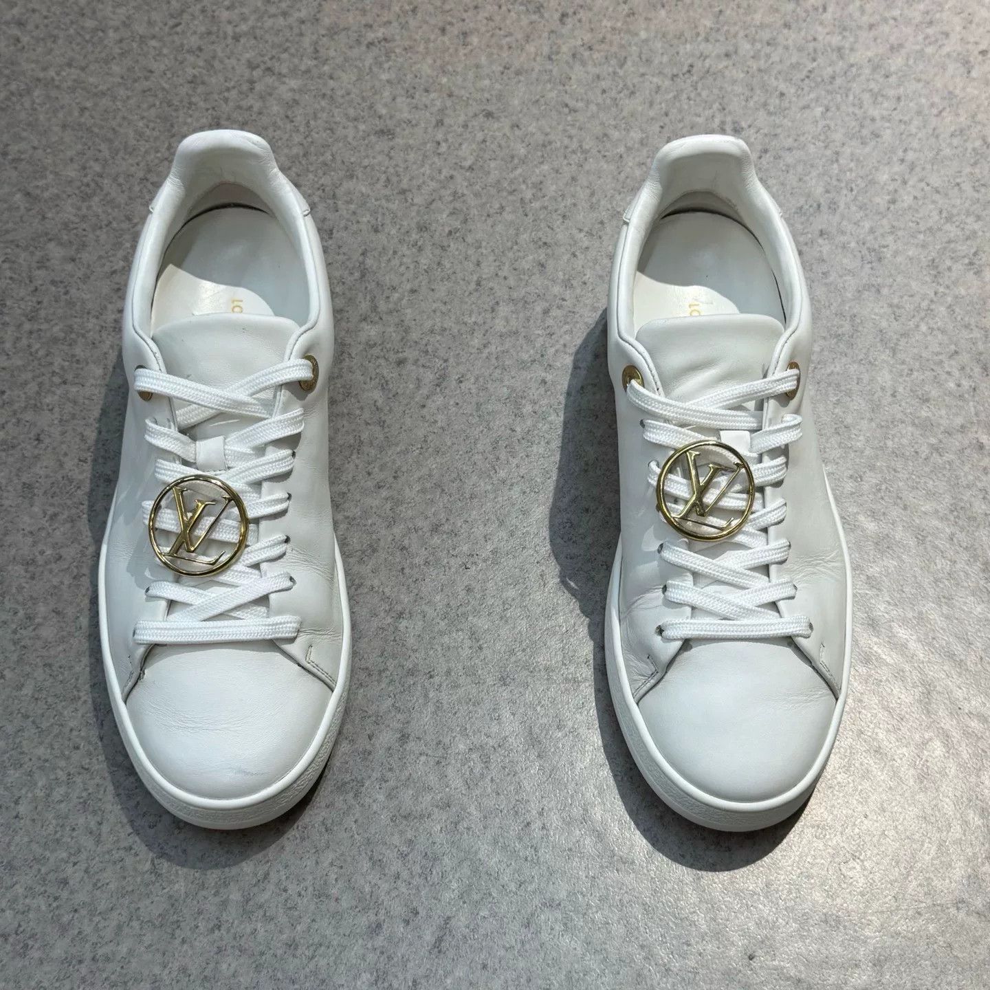Louis Vuitton Louis Vuitton White Lowtop Sneakers 35 Women Size US 5 / IT 35 - 5 Thumbnail