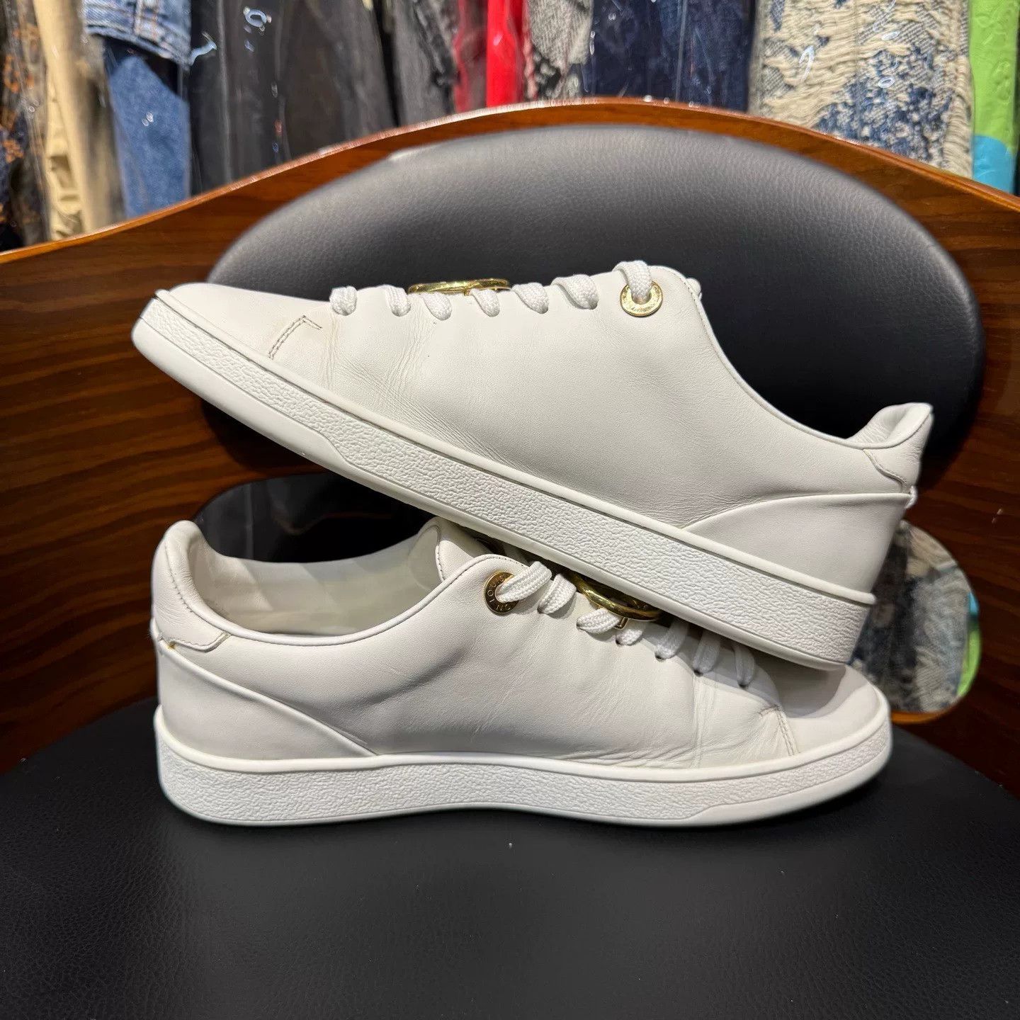 Louis Vuitton Louis Vuitton White Lowtop Sneakers 35 Women Size US 5 / IT 35 - 7 Thumbnail