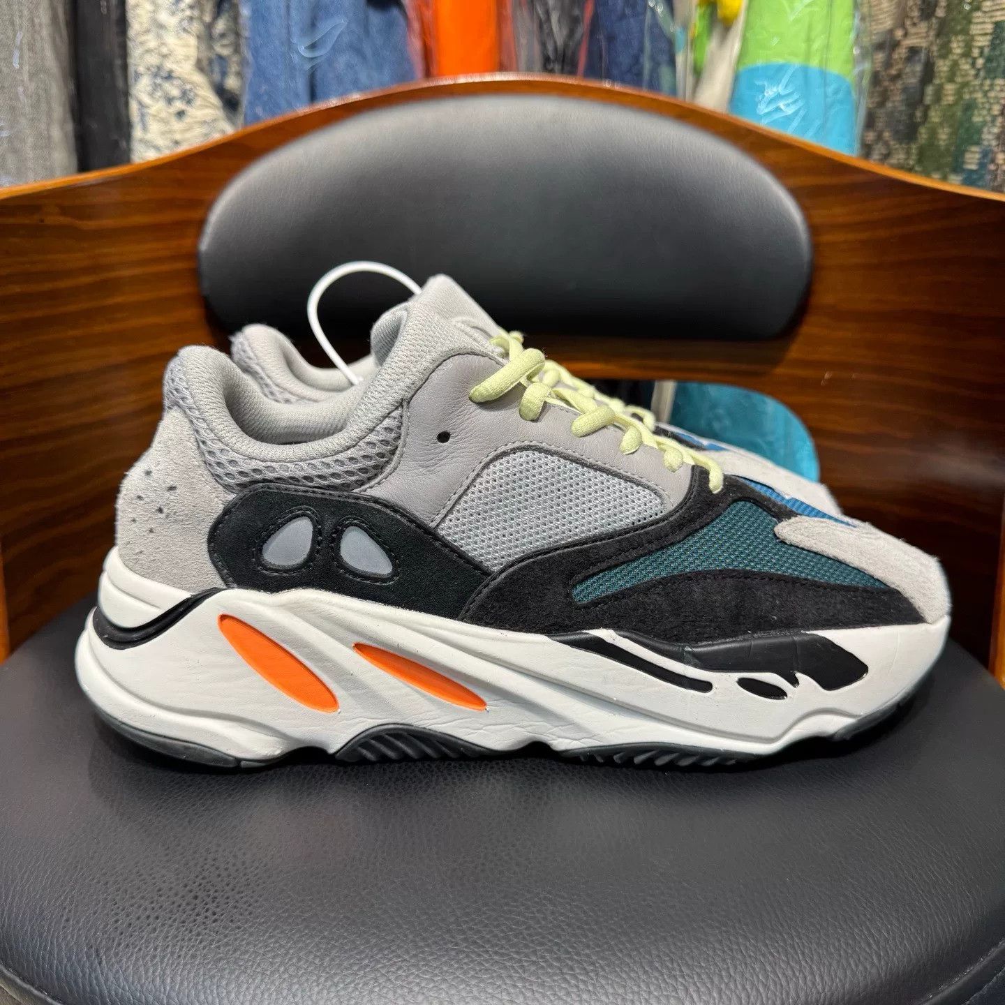 Adidas Adidas YEEZY700 Lowtop Sneakers 42 Men Size US 9 / EU 42 - 4 Thumbnail