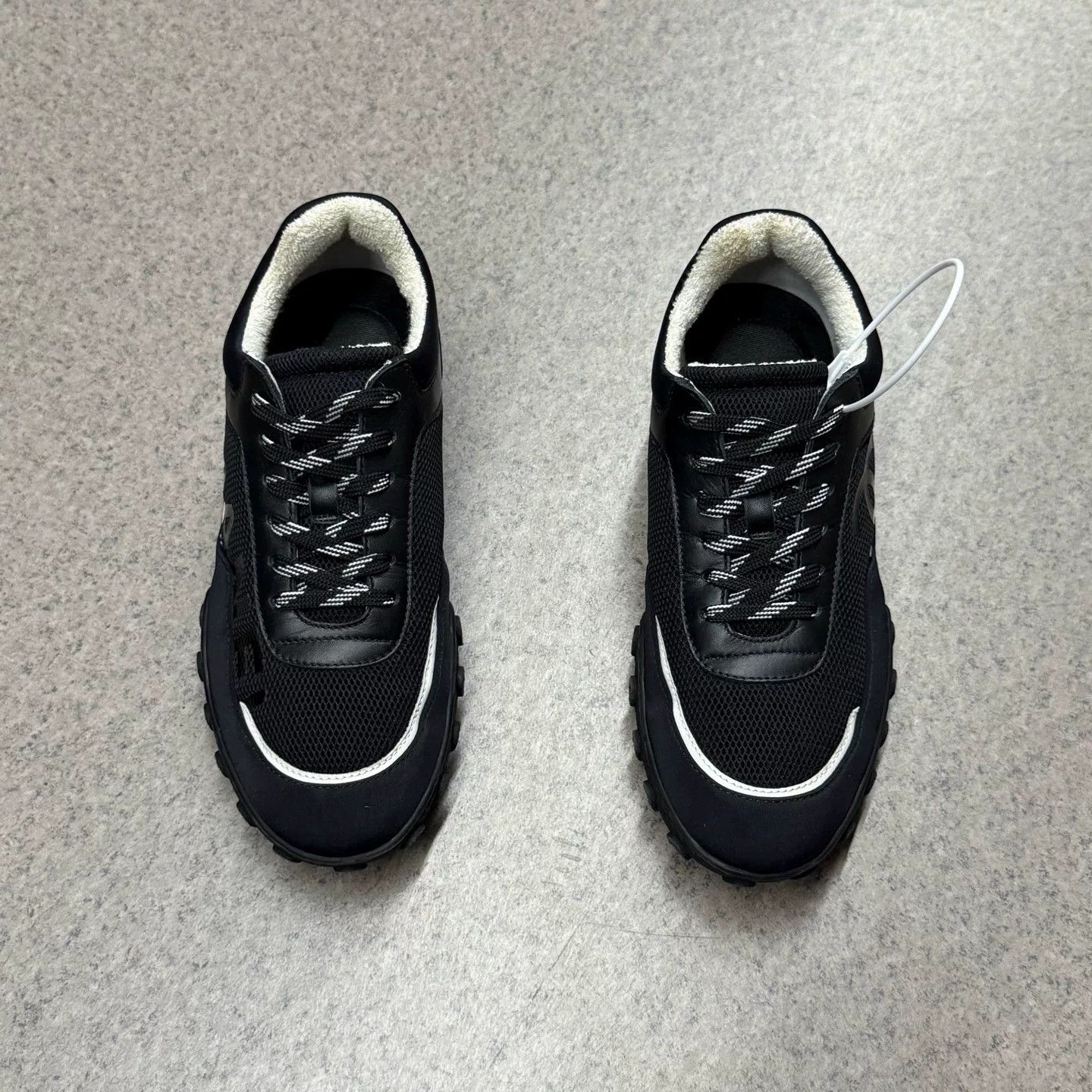 Chanel Chanel Black Lowtop Sneakers 39 Women Size US 8.5 / IT 38.5 - 5 Thumbnail