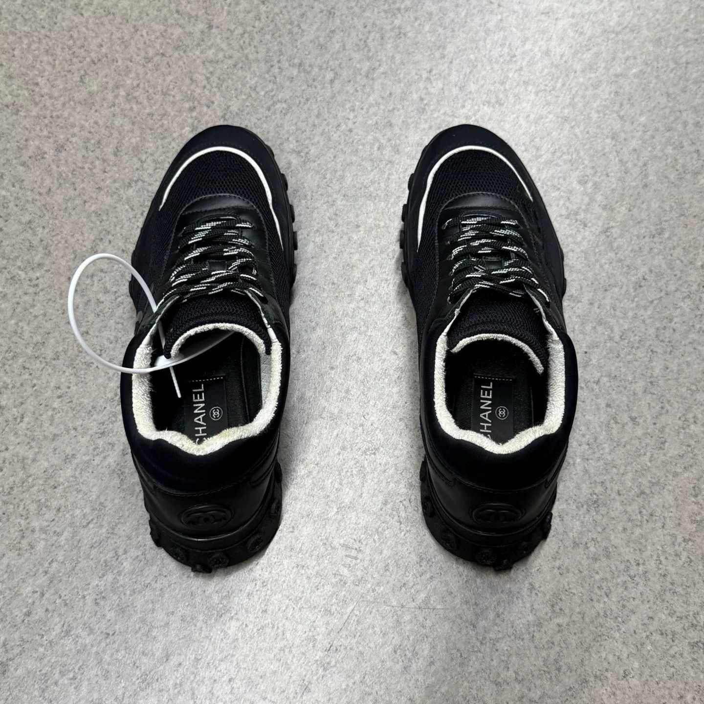 Chanel Chanel Black Lowtop Sneakers 39 Women Size US 8.5 / IT 38.5 - 8 Thumbnail