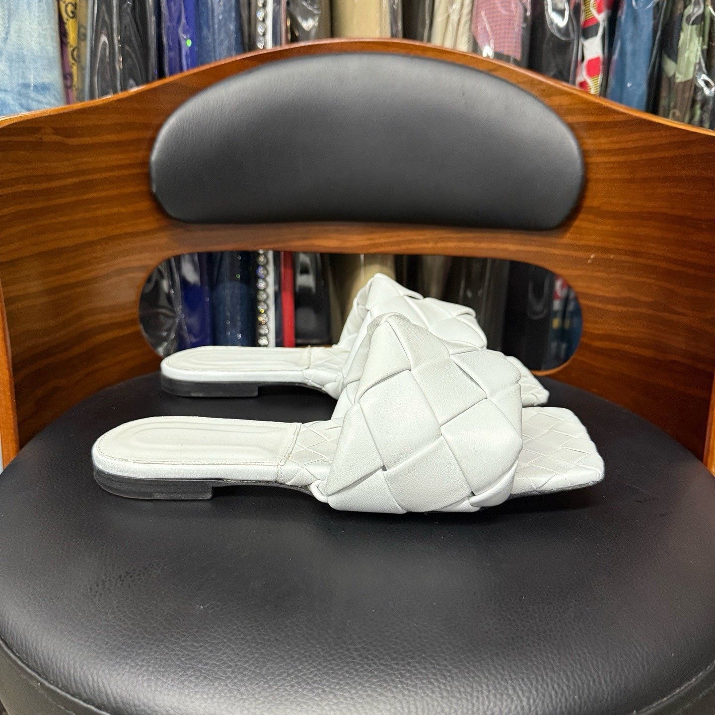Bottega Veneta Bottega Veneta Knit White Sandals 37 Women Size US 6.5 / IT 36.5 - 4 Thumbnail
