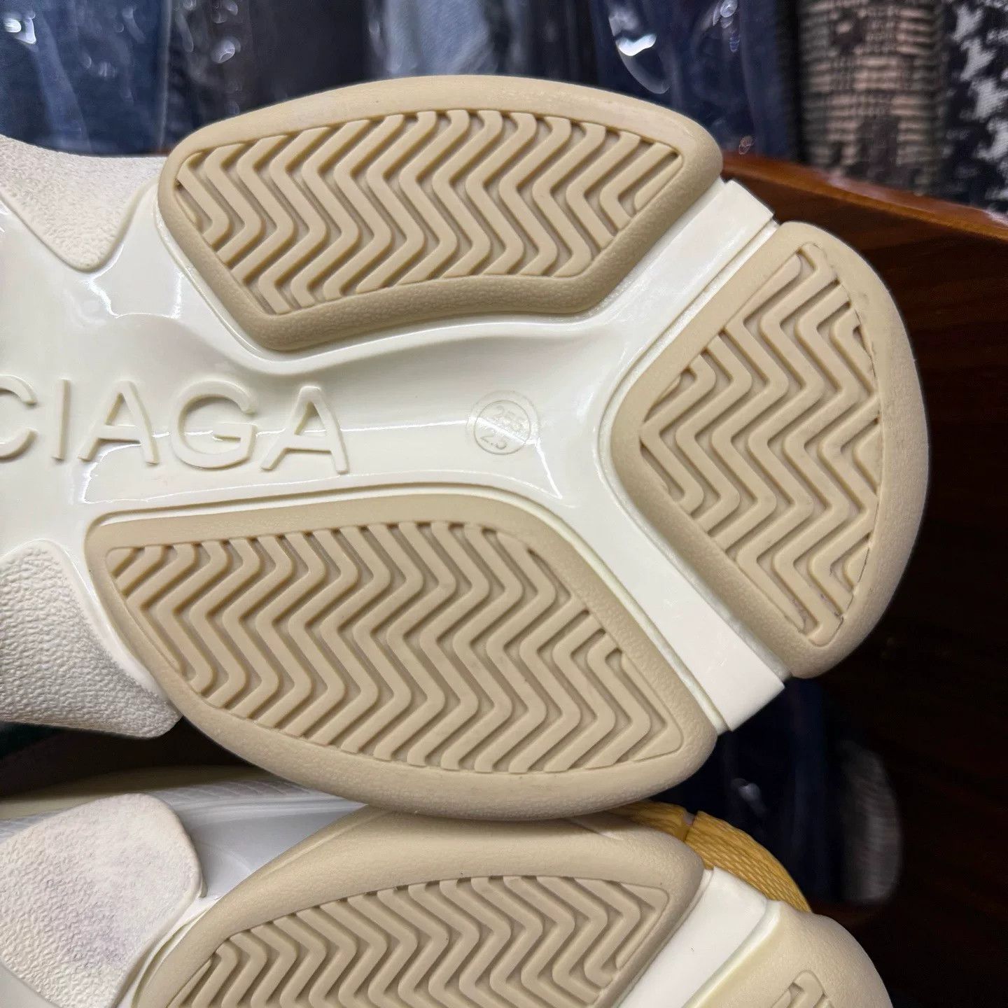 Balenciaga Balenciaga Distressed Multi Lowtop Sneakers 41 Men Size US 8.5 / EU 41-42 - 9 Thumbnail