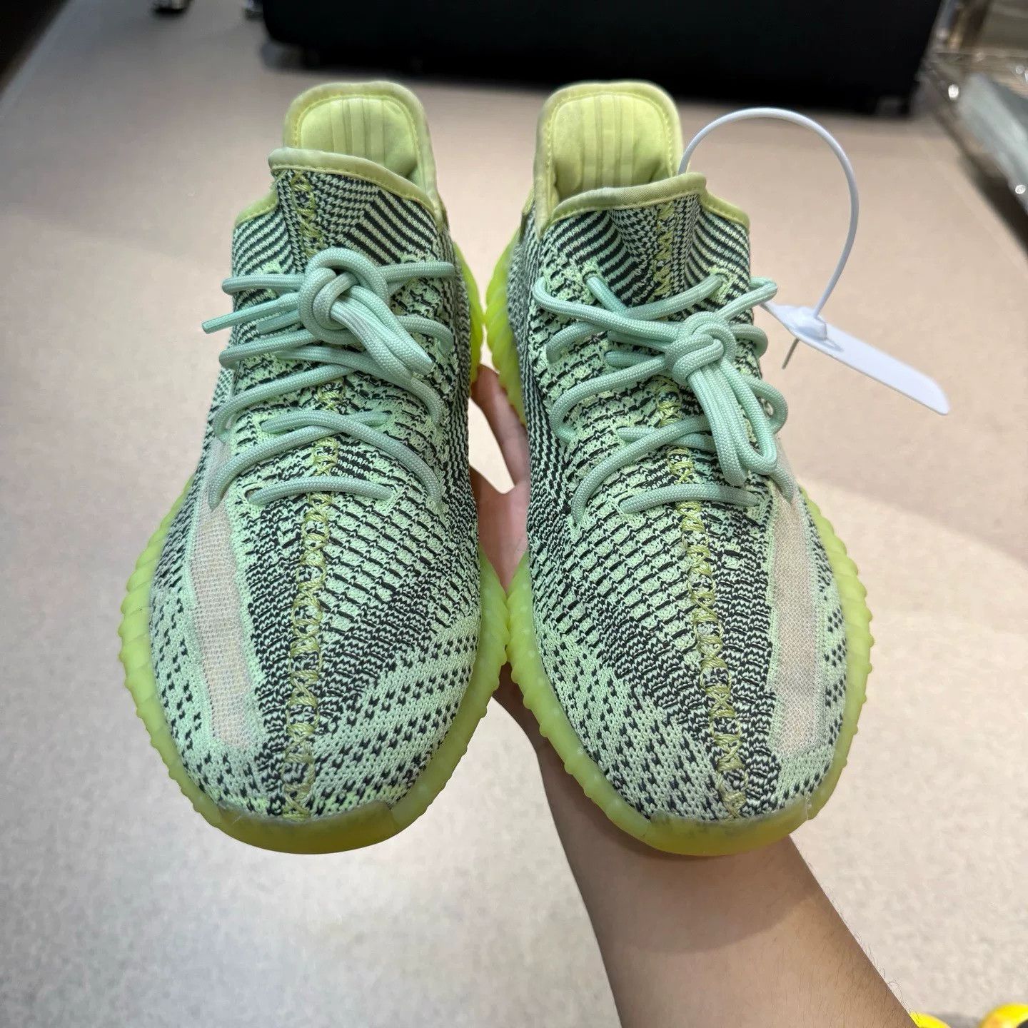 Adidas Adidas YEEZY350 Green Lowtop Sneakers 44 Men Size US 10.5 / EU 43-44 - 5 Thumbnail