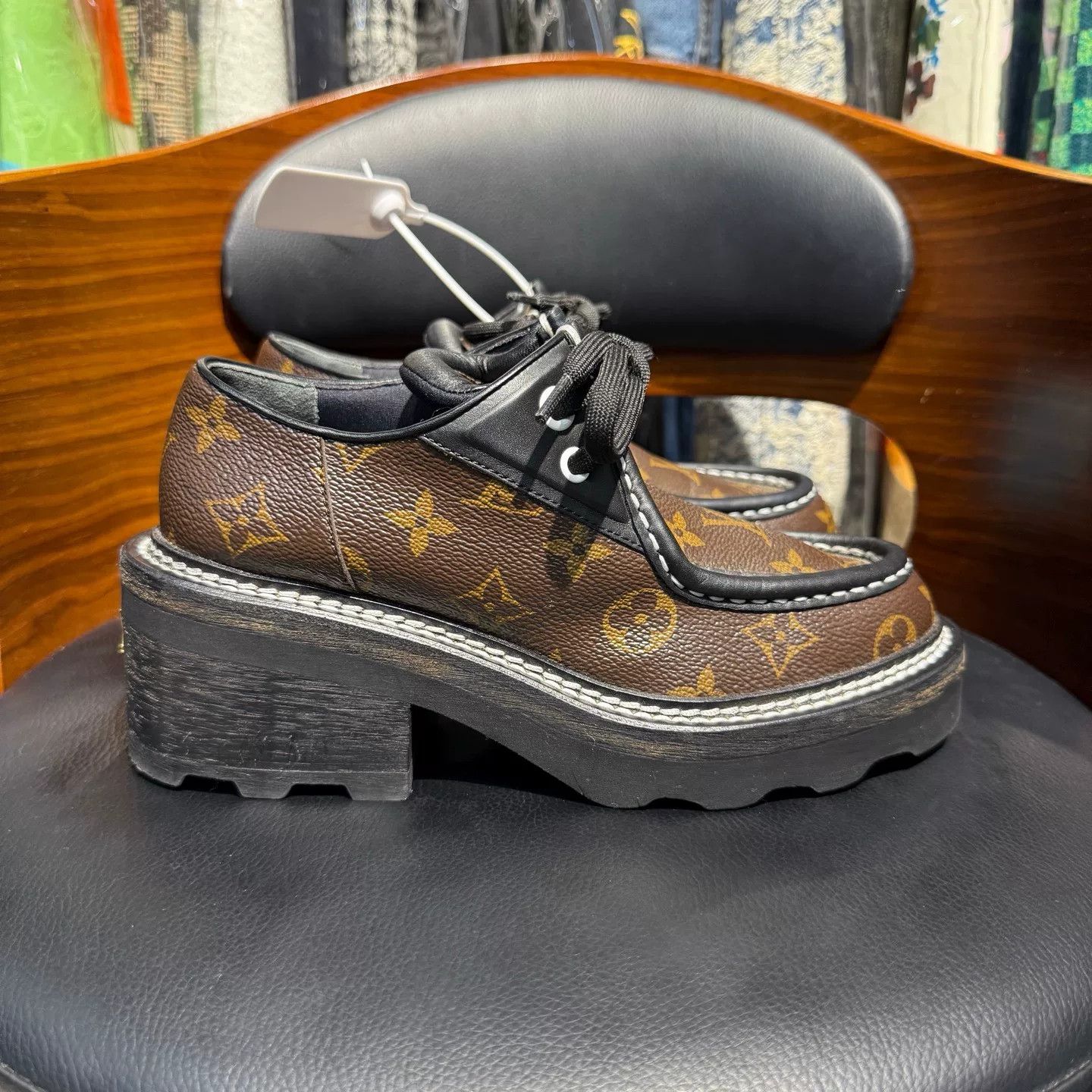 Louis Vuitton Louis Vuitton Retro Lowtop Sneakers 35 Women Size US 5 / IT 35 - 4 Thumbnail