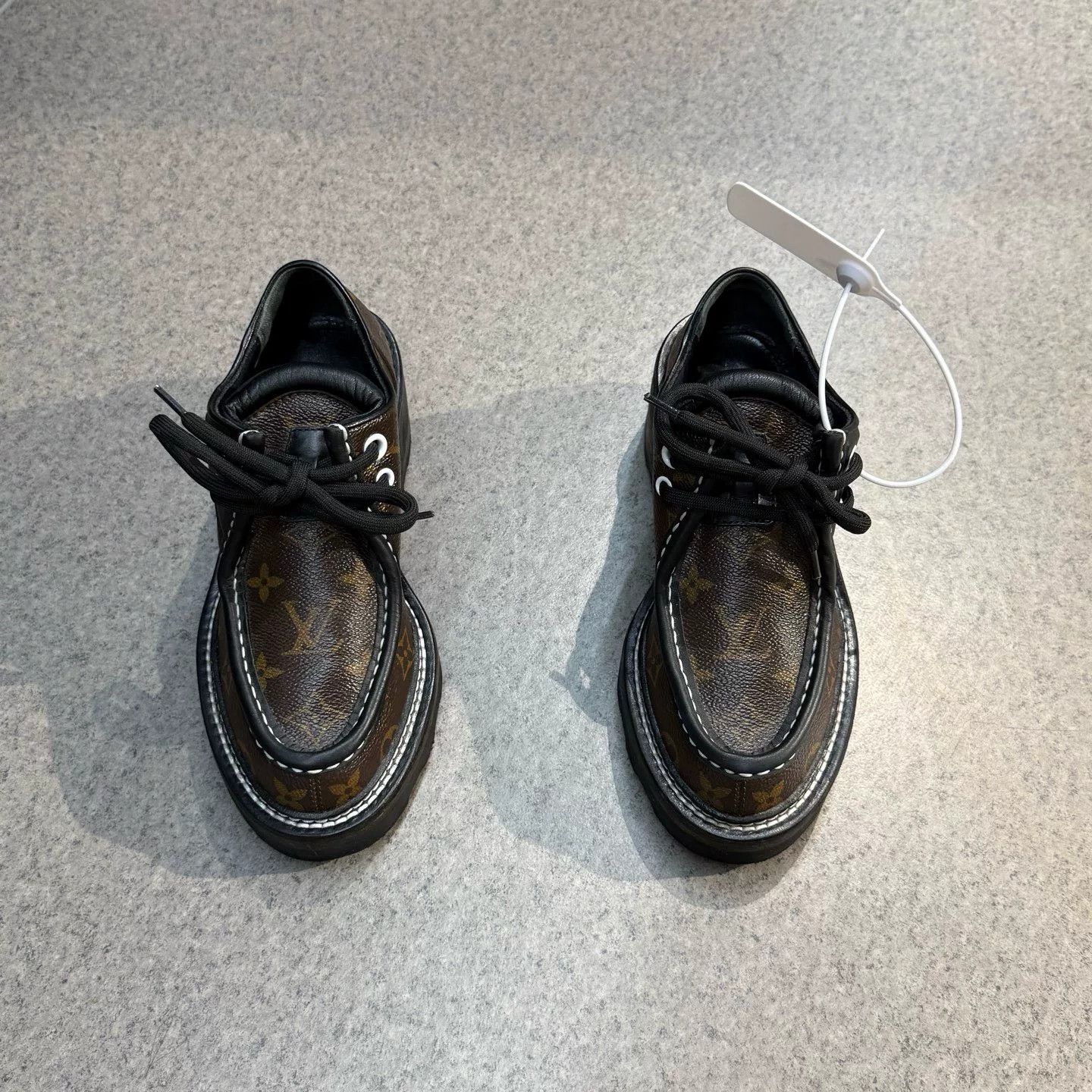 Louis Vuitton Louis Vuitton Retro Lowtop Sneakers 35 Women Size US 5 / IT 35 - 5 Thumbnail